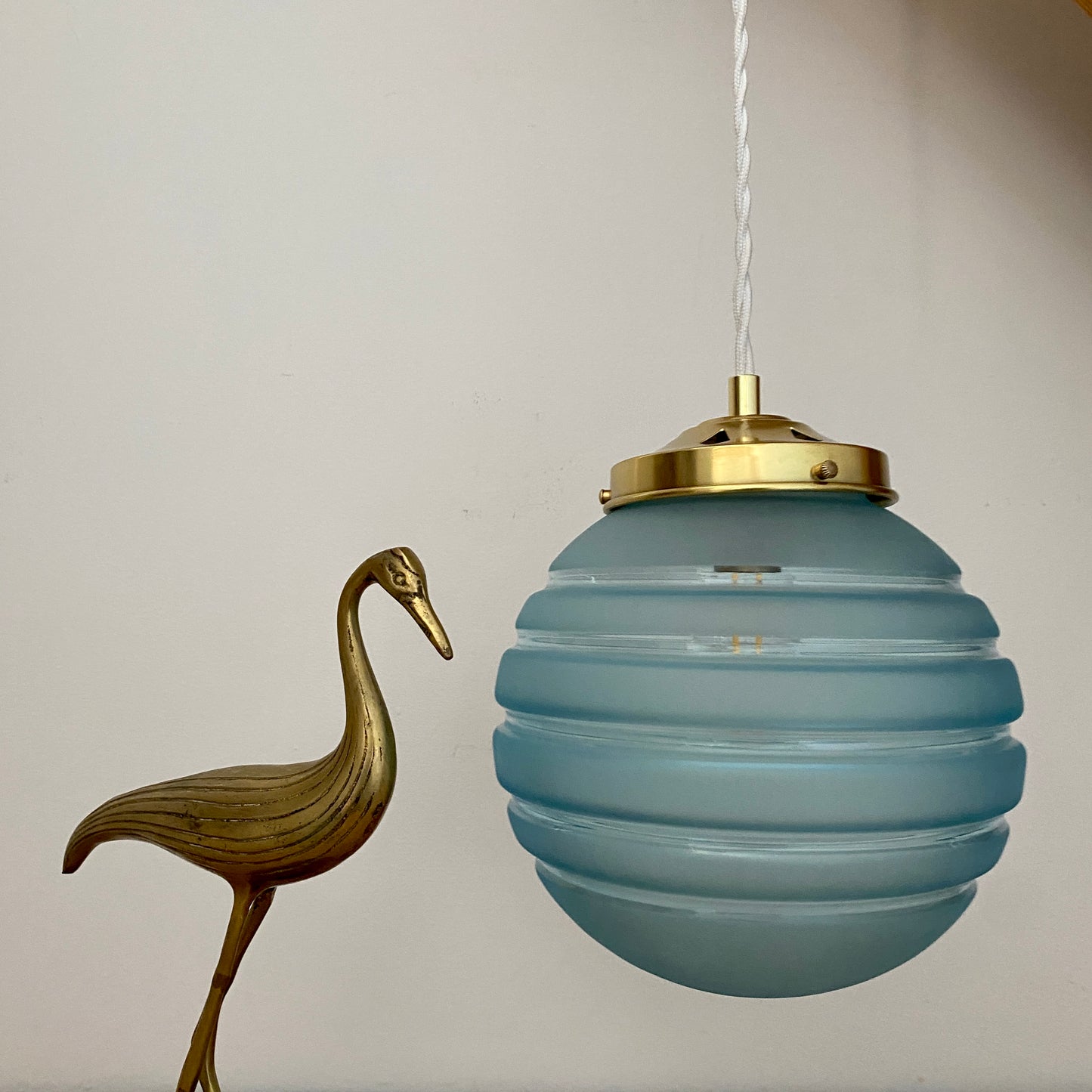 Suspension globe vintage en verre dépoli bleu