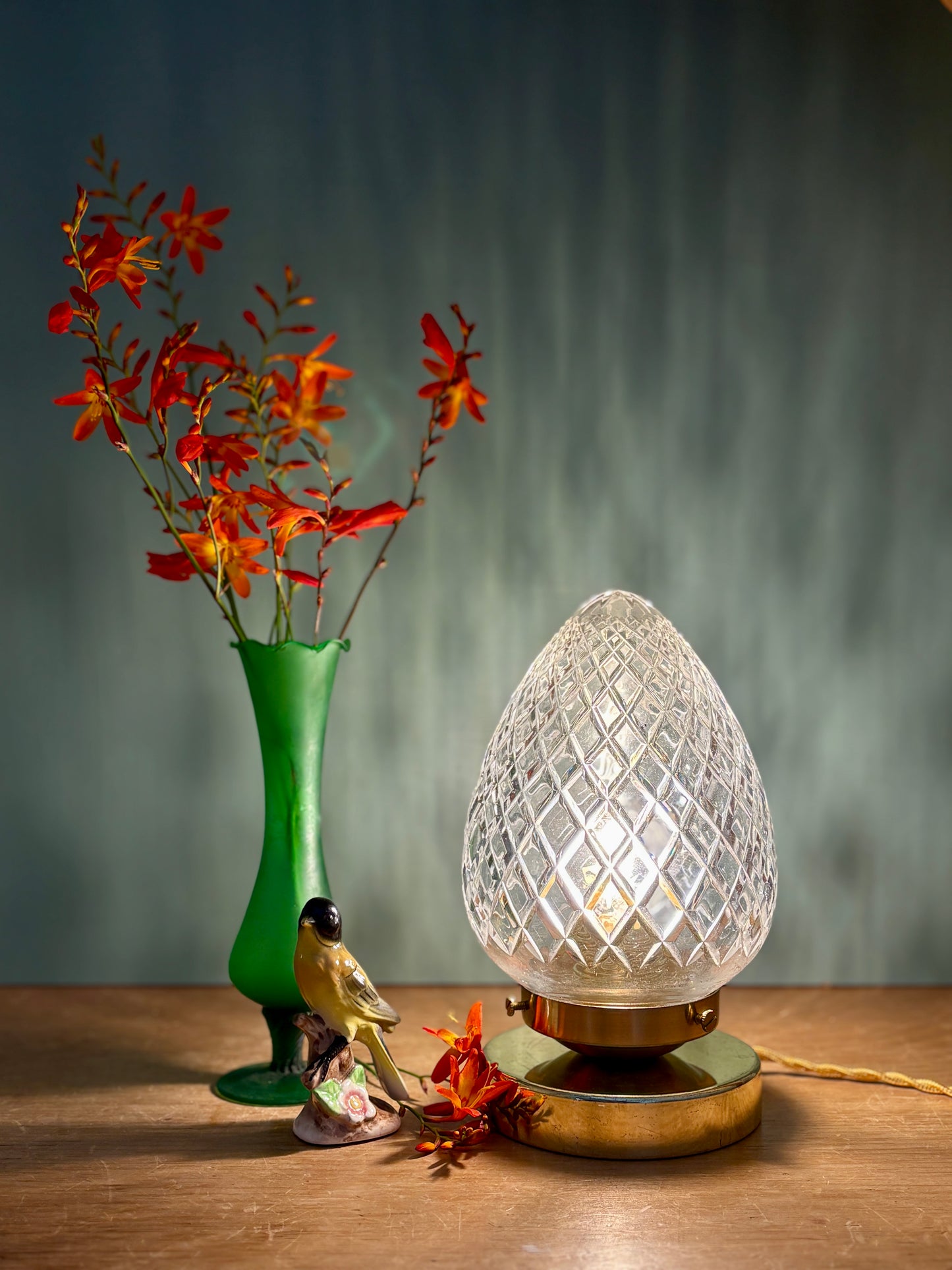 Lampe à poser globe vintage en verre ciselé
