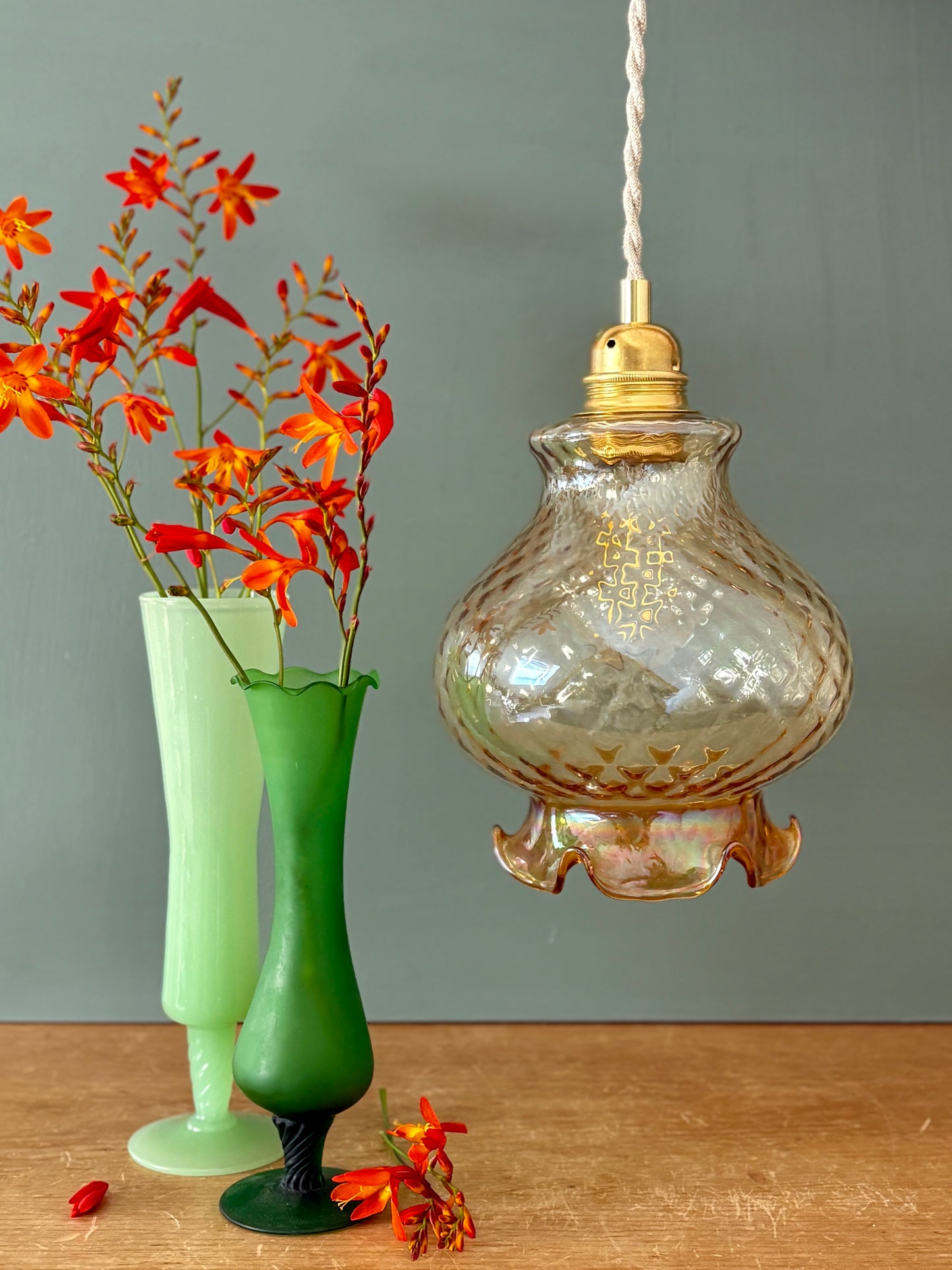 Suspension globe vintage en verre ambré (AMB10)