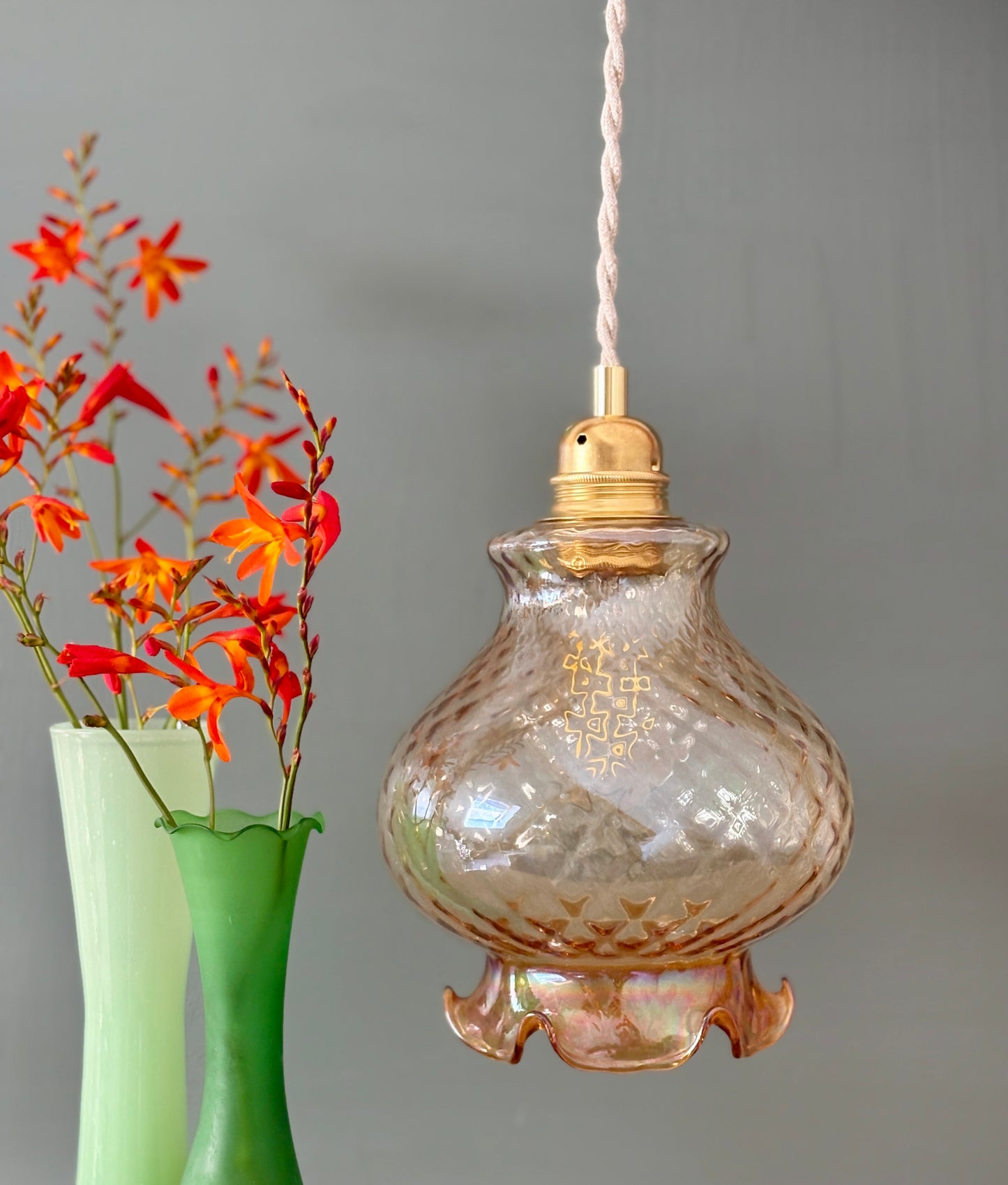 Suspension globe vintage en verre ambré (AMB10)