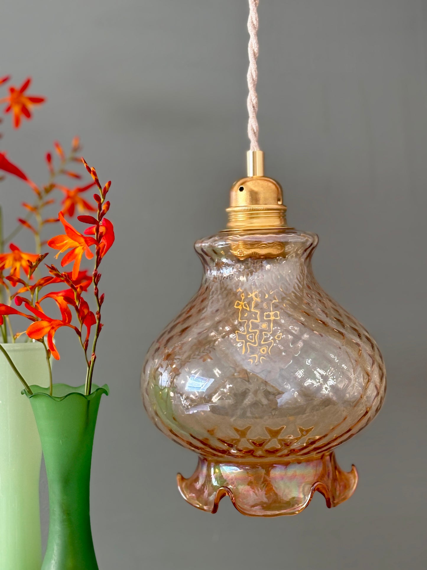 Suspension globe vintage en verre ambré (AMB10)