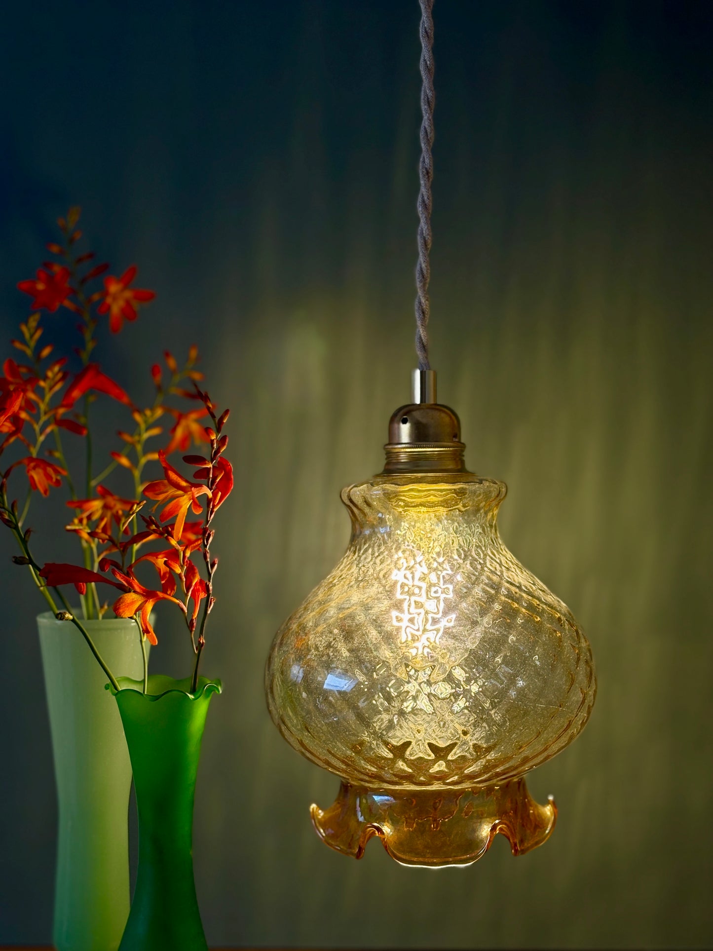 Suspension globe vintage en verre ambré (AMB10)