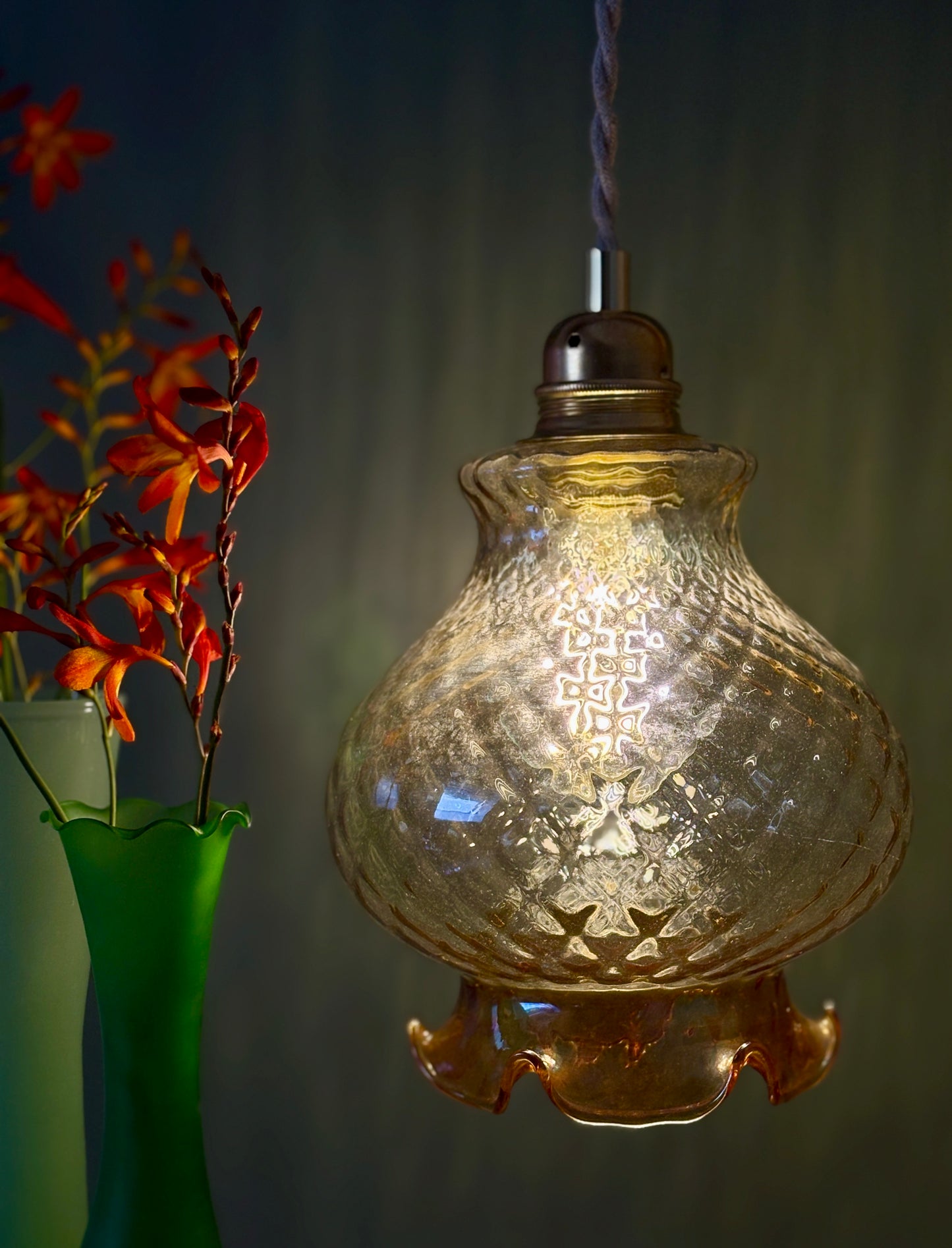 Suspension globe vintage en verre ambré (AMB10)