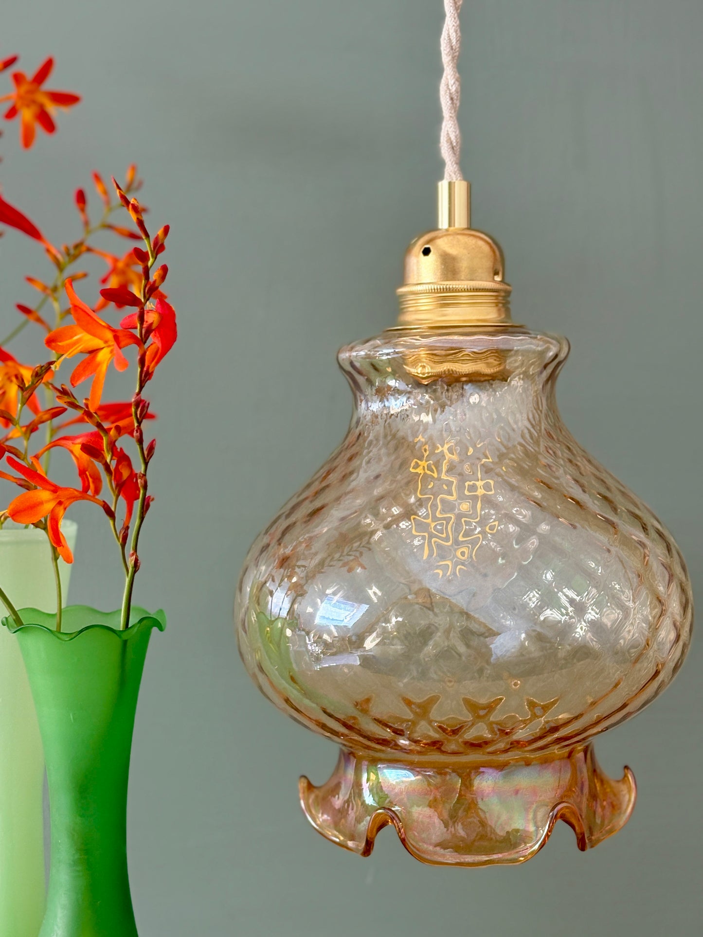 Suspension globe vintage en verre ambré (AMB10)