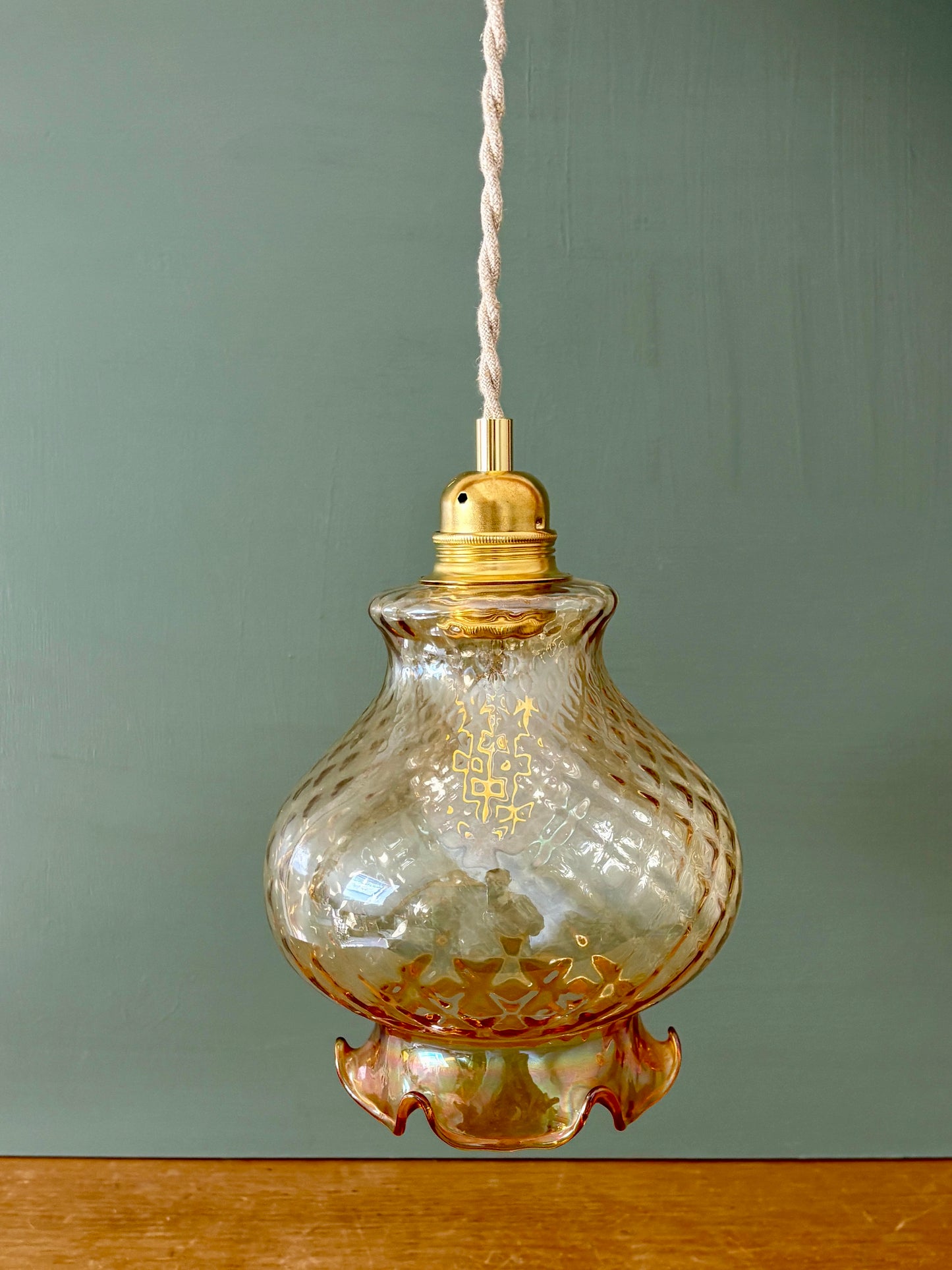 Suspension globe vintage en verre ambré (AMB10)