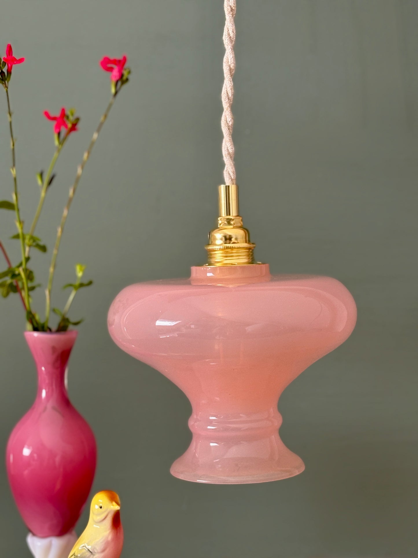 Suspension abat-jour vintage en opaline rose