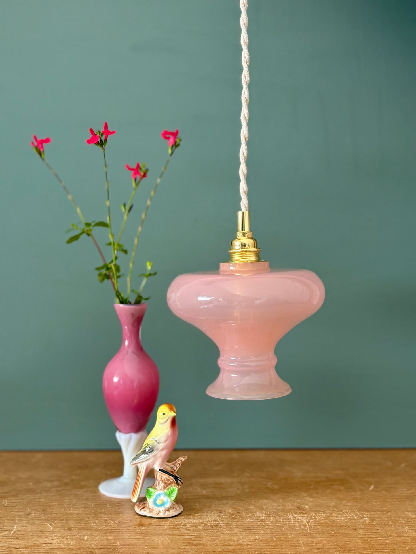 Suspension abat-jour vintage en opaline rose
