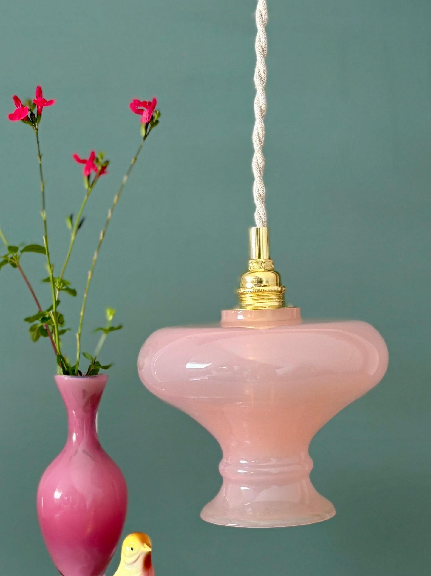 Suspension abat-jour vintage en opaline rose