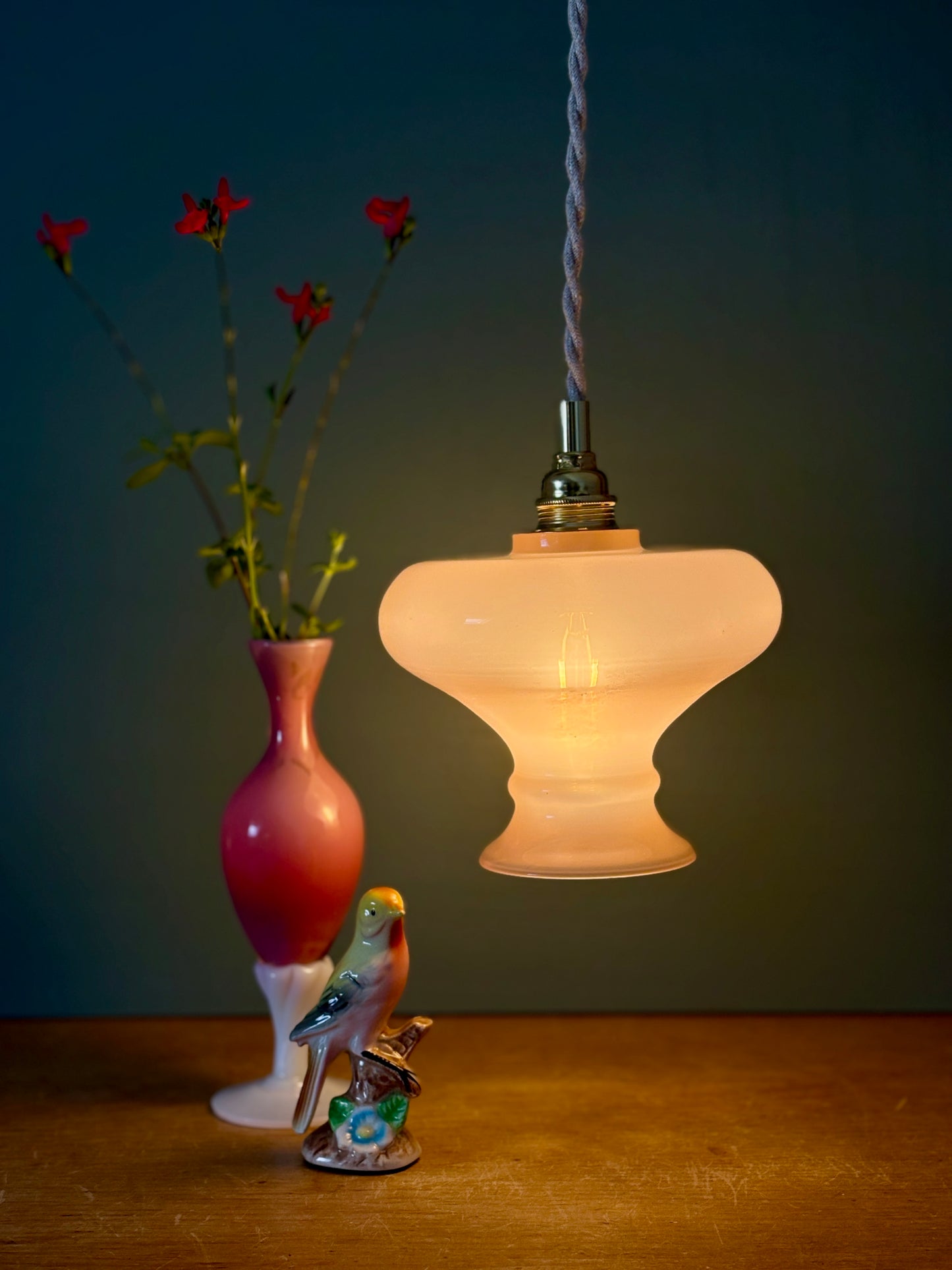 Suspension abat-jour vintage en opaline rose