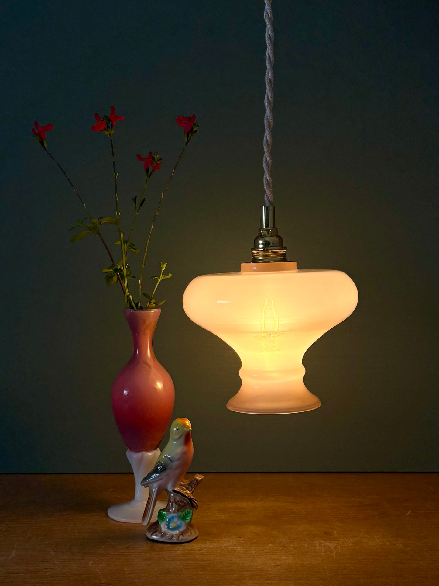 Suspension abat-jour vintage en opaline rose