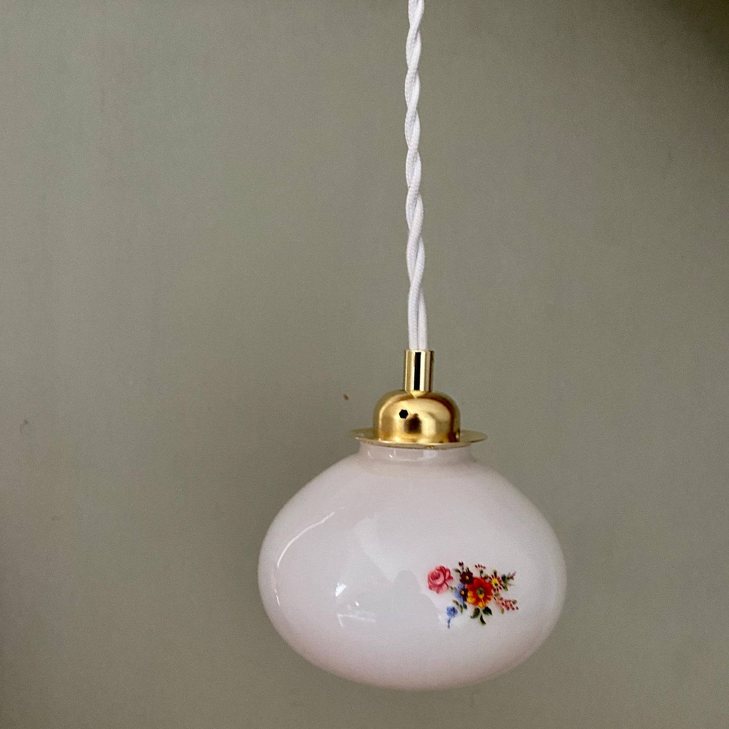 Suspension opaline blanche