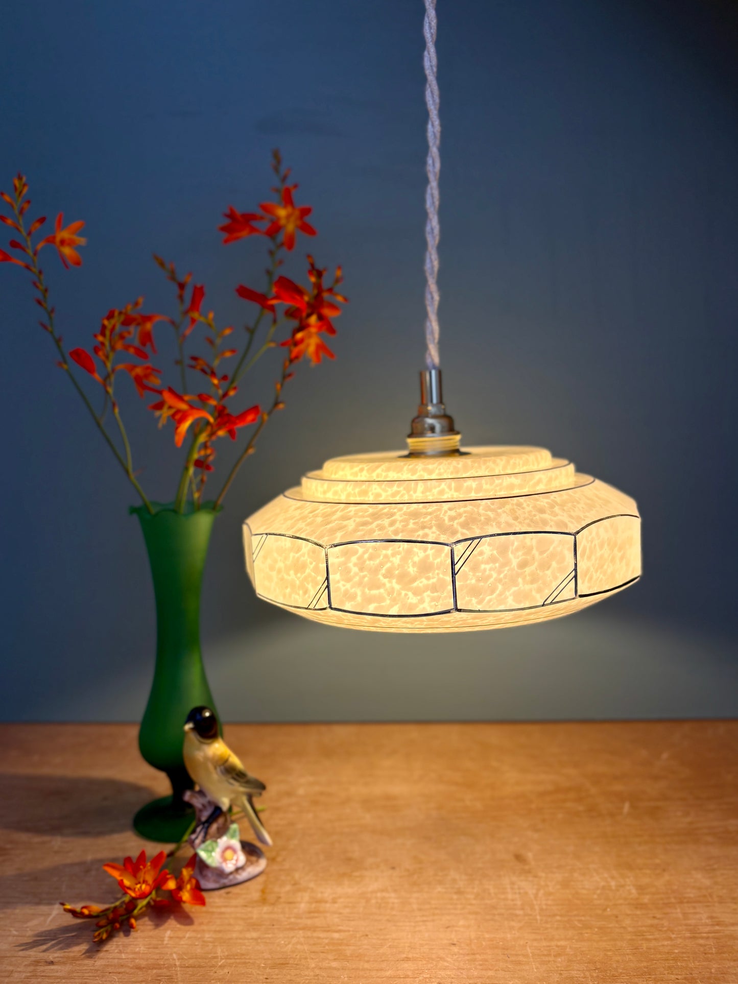 Suspension abat-jour vintage art déco en verre de Clichy jaune