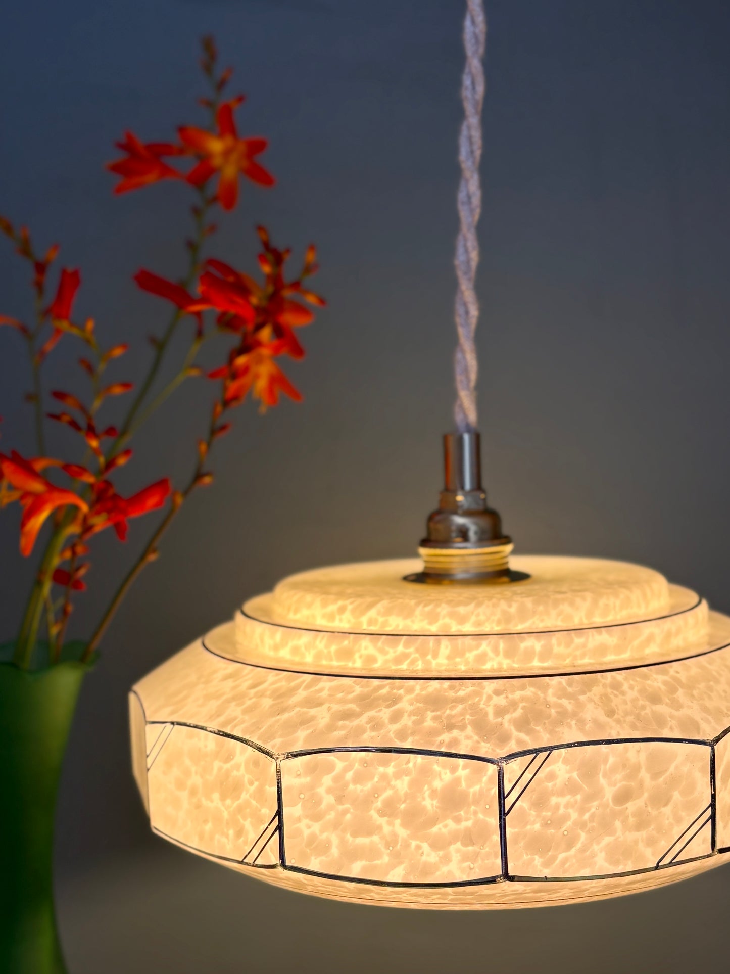 Suspension abat-jour vintage art déco en verre de Clichy jaune