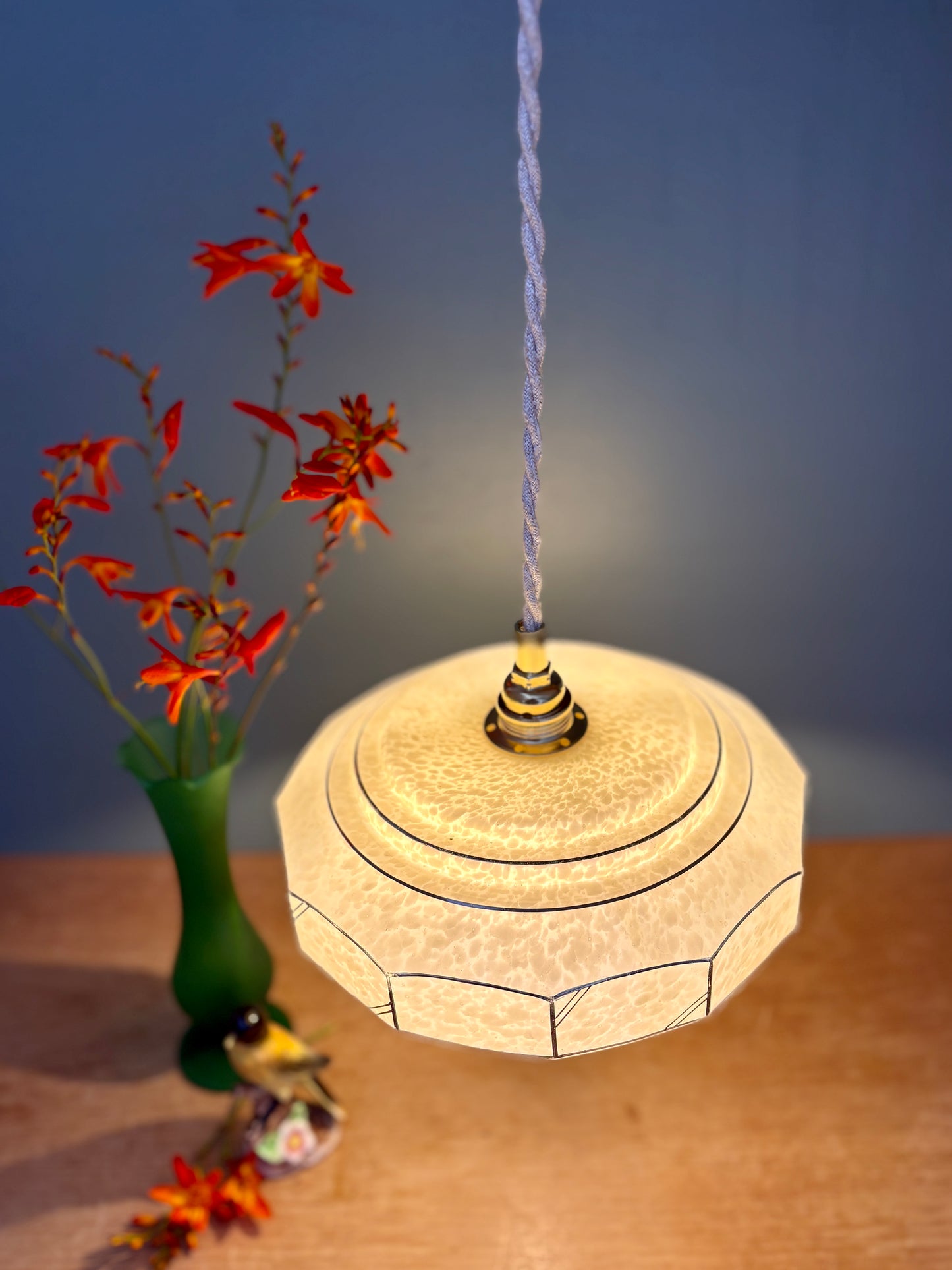 Suspension abat-jour vintage art déco en verre de Clichy jaune
