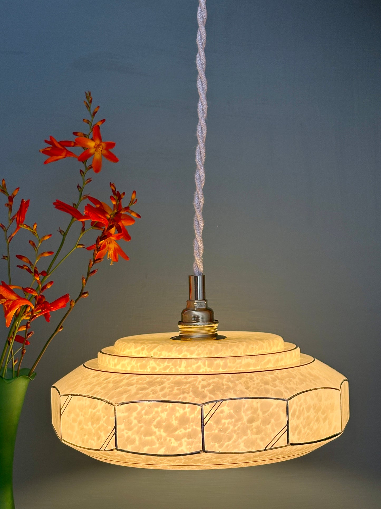 Suspension abat-jour vintage art déco en verre de Clichy jaune