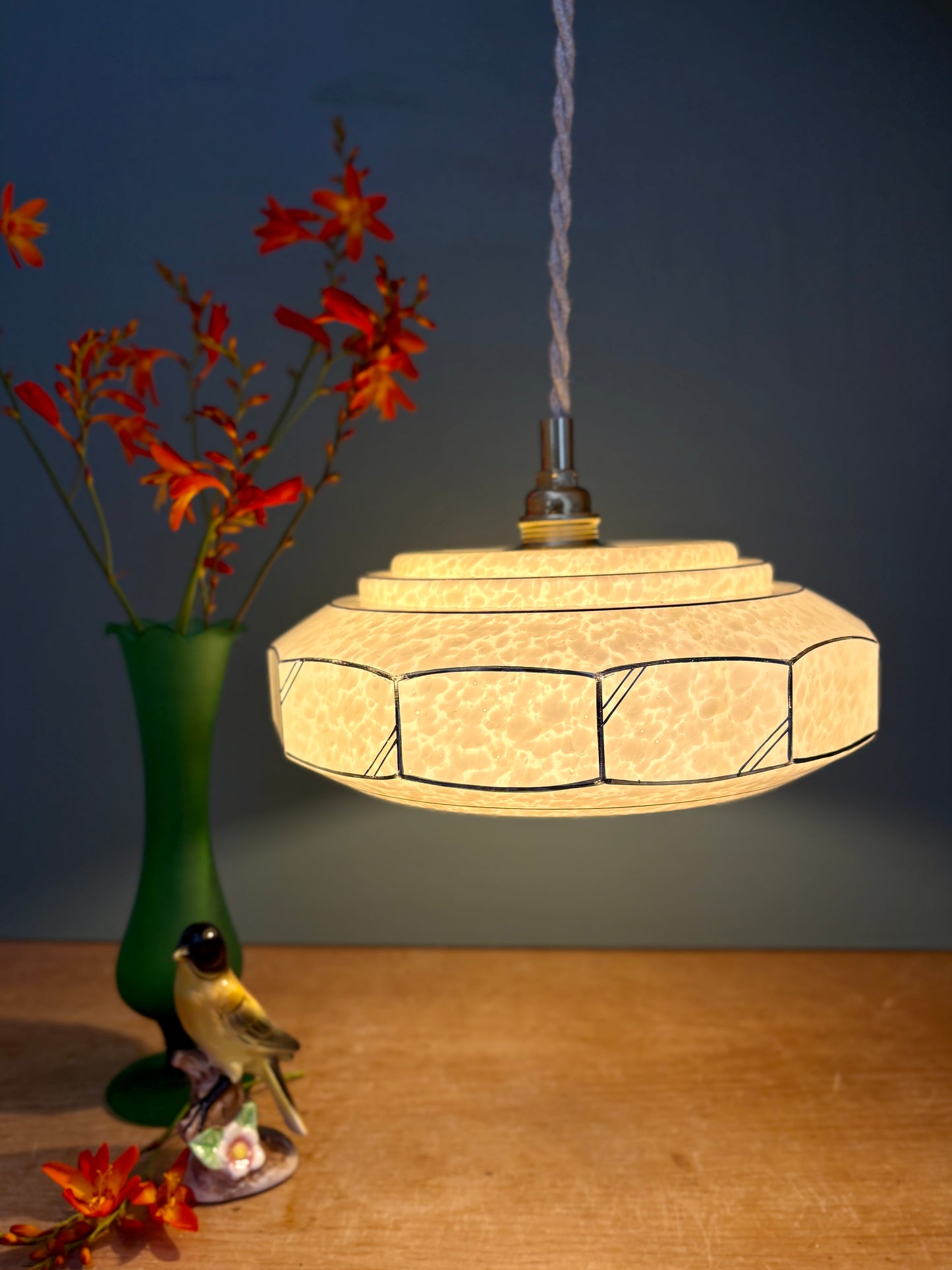 Suspension abat-jour vintage art déco en verre de Clichy jaune