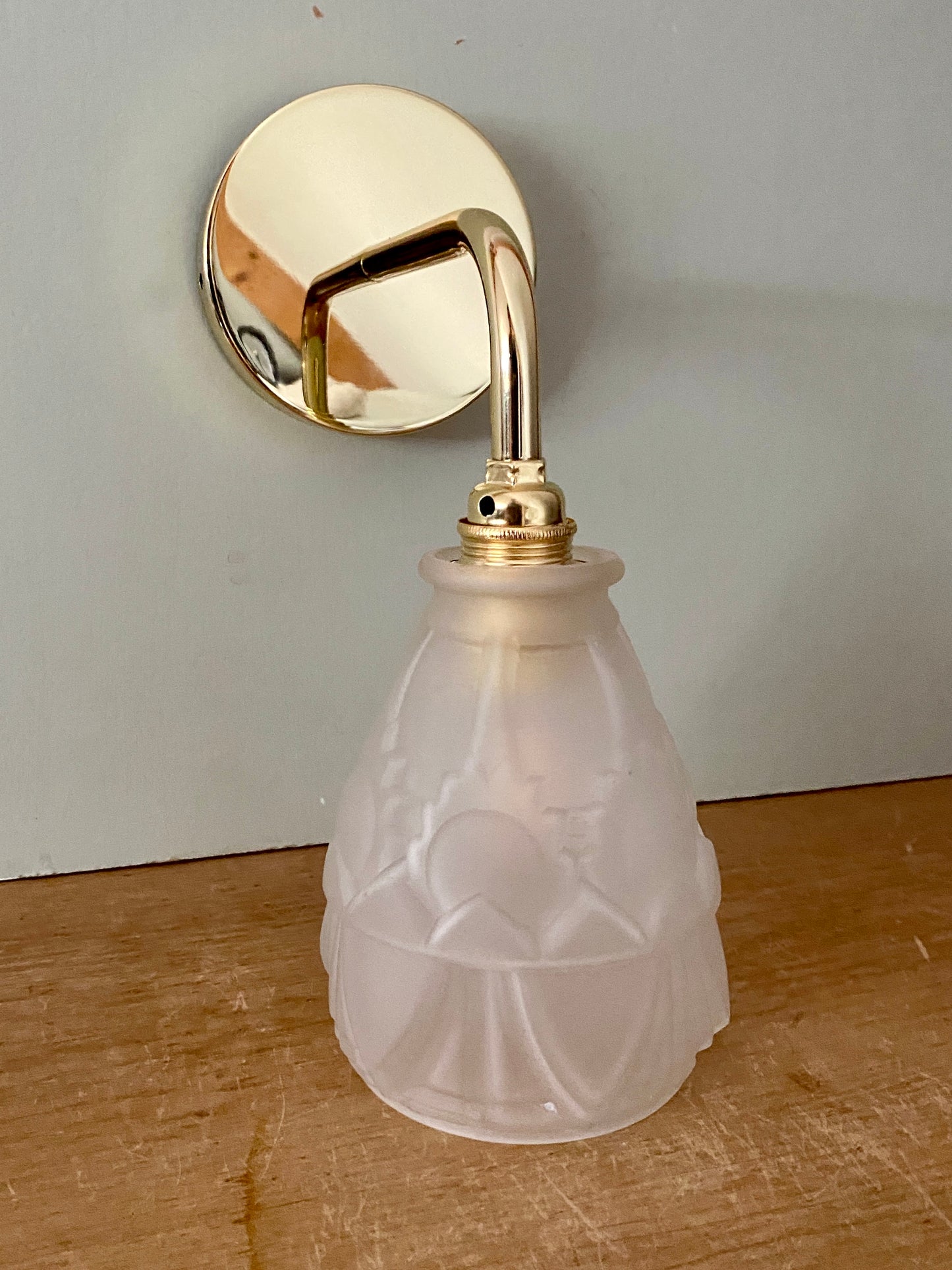 Applique tulipe vintage art déco en verre dépoli