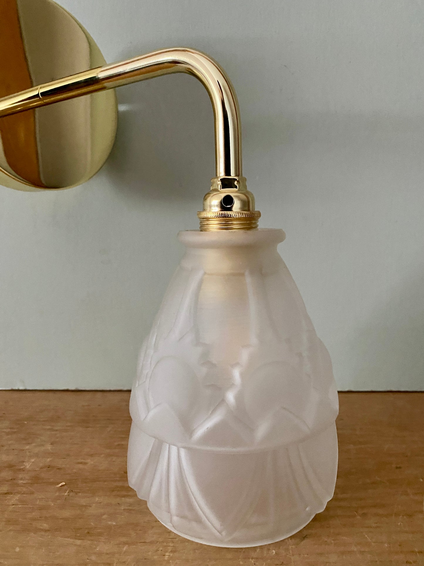 Applique tulipe vintage art déco en verre dépoli