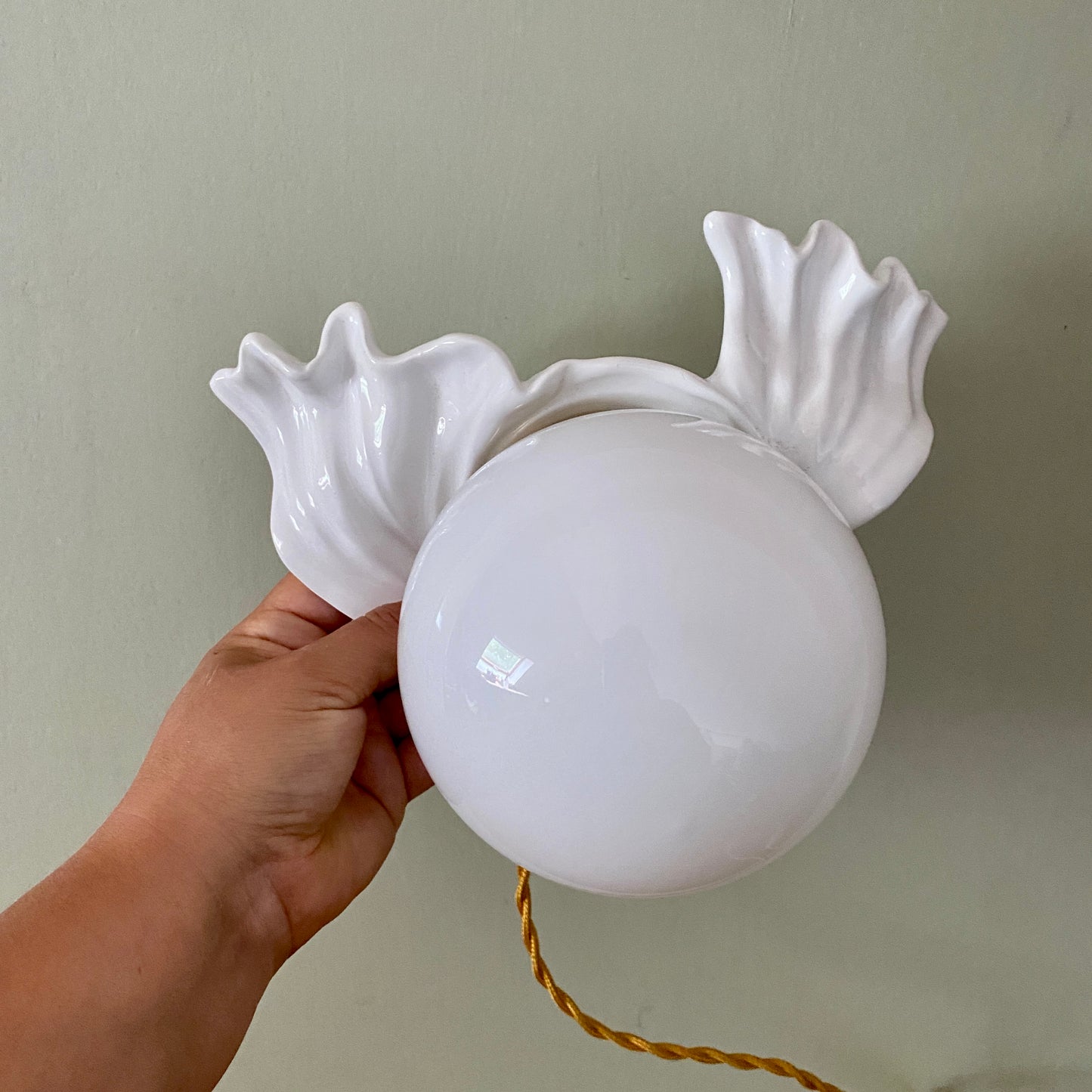 Lampe ancienne en céramique blanche et opaline