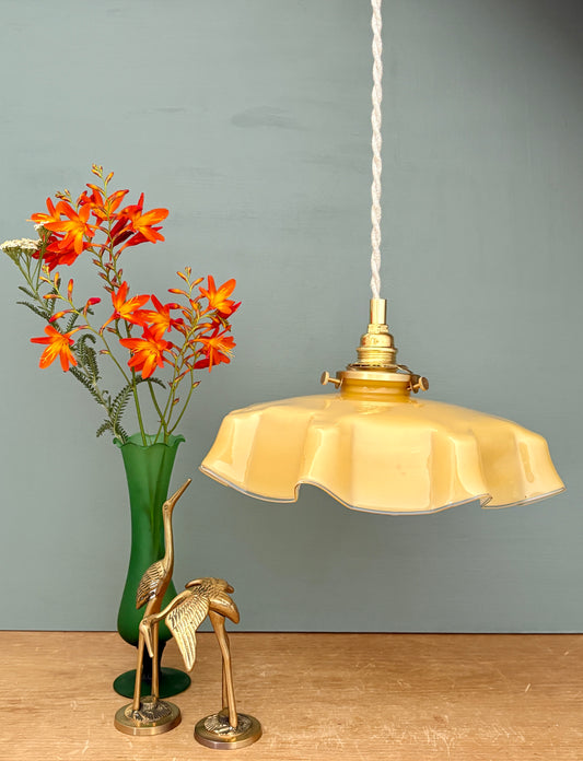 Suspension abat-jour vintage en opaline jaune