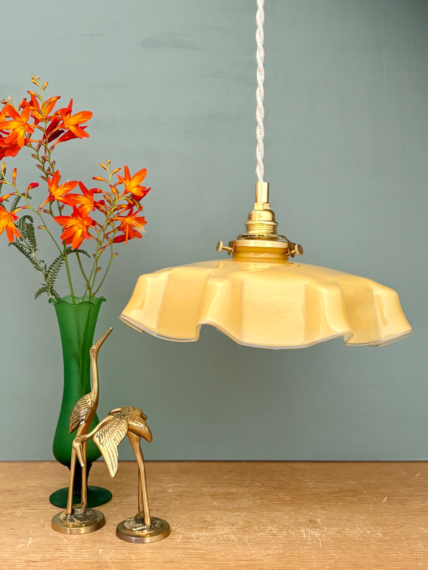 Suspension abat-jour vintage en opaline jaune