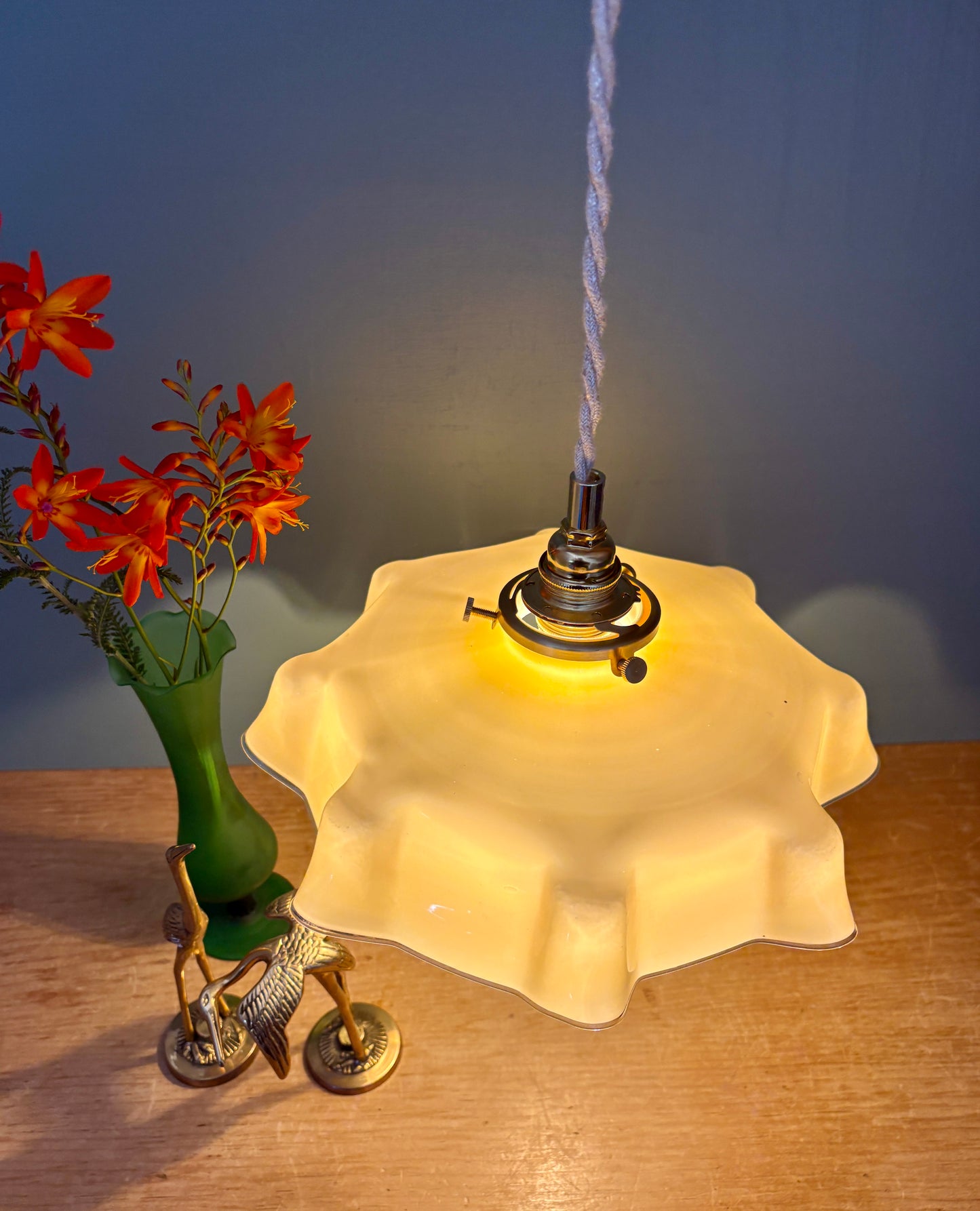 Suspension abat-jour vintage en opaline jaune