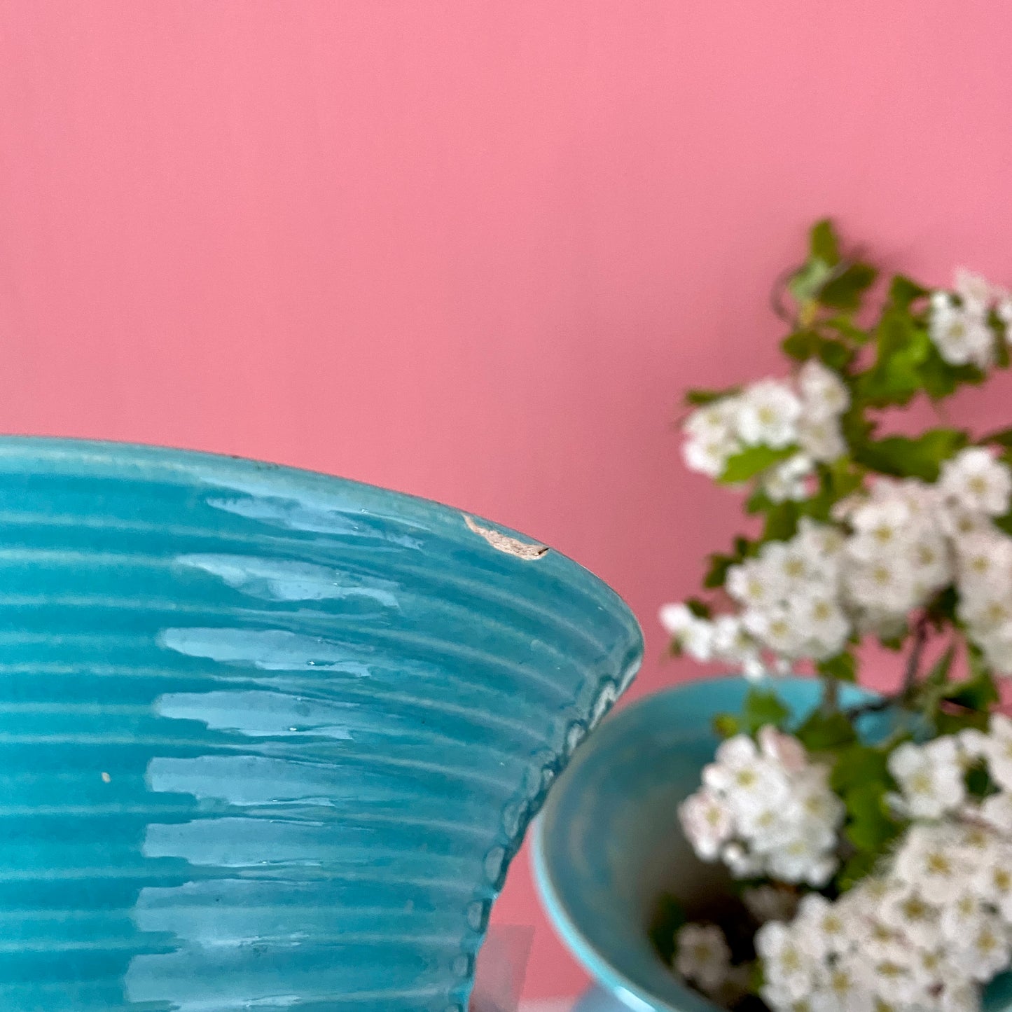 Lot de deux vases vintage art déco en céramique bleue et dorée