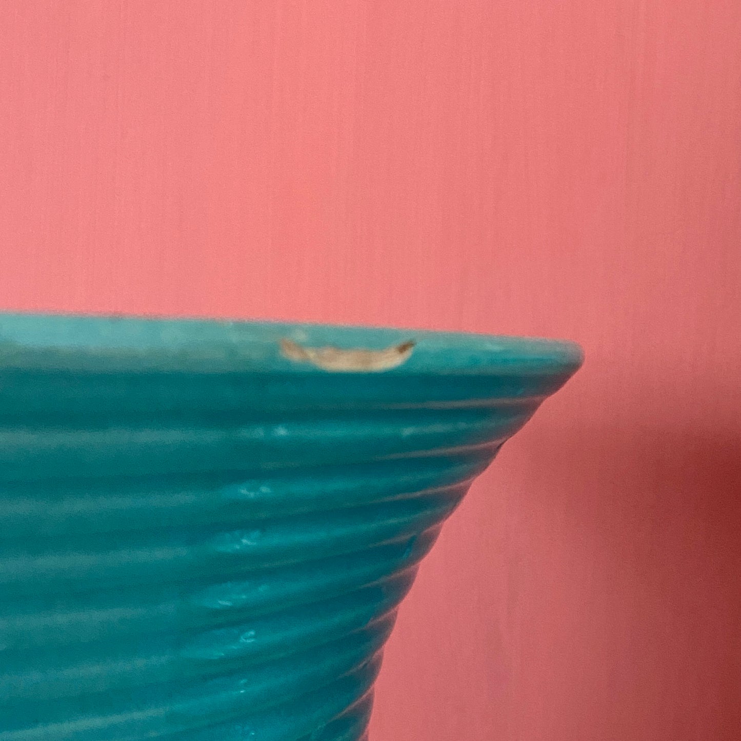 Lot de deux vases vintage art déco en céramique bleue et dorée