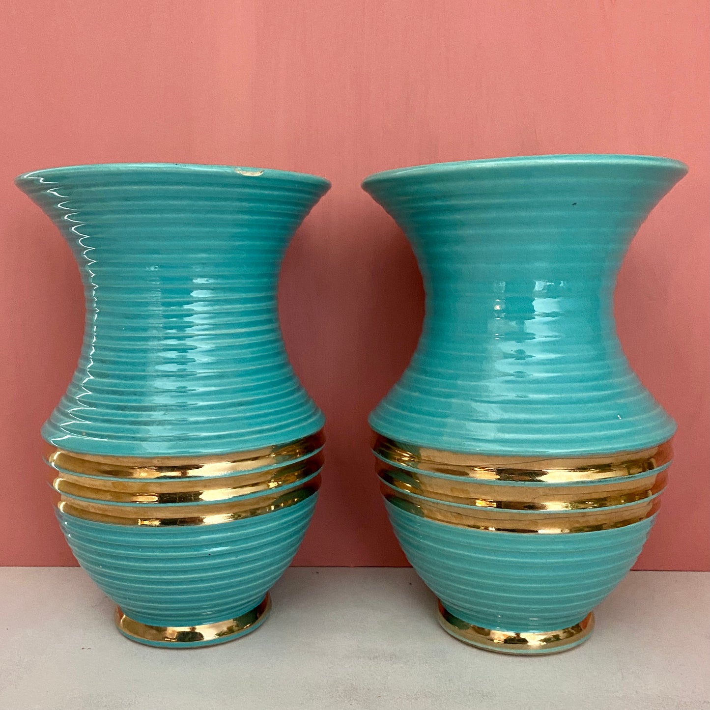 Lot de deux vases vintage art déco en céramique bleue et dorée