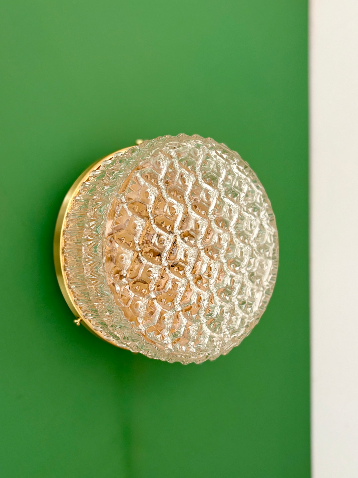 Applique ou plafonnier globe vintage en verre moulé (PLAF12)