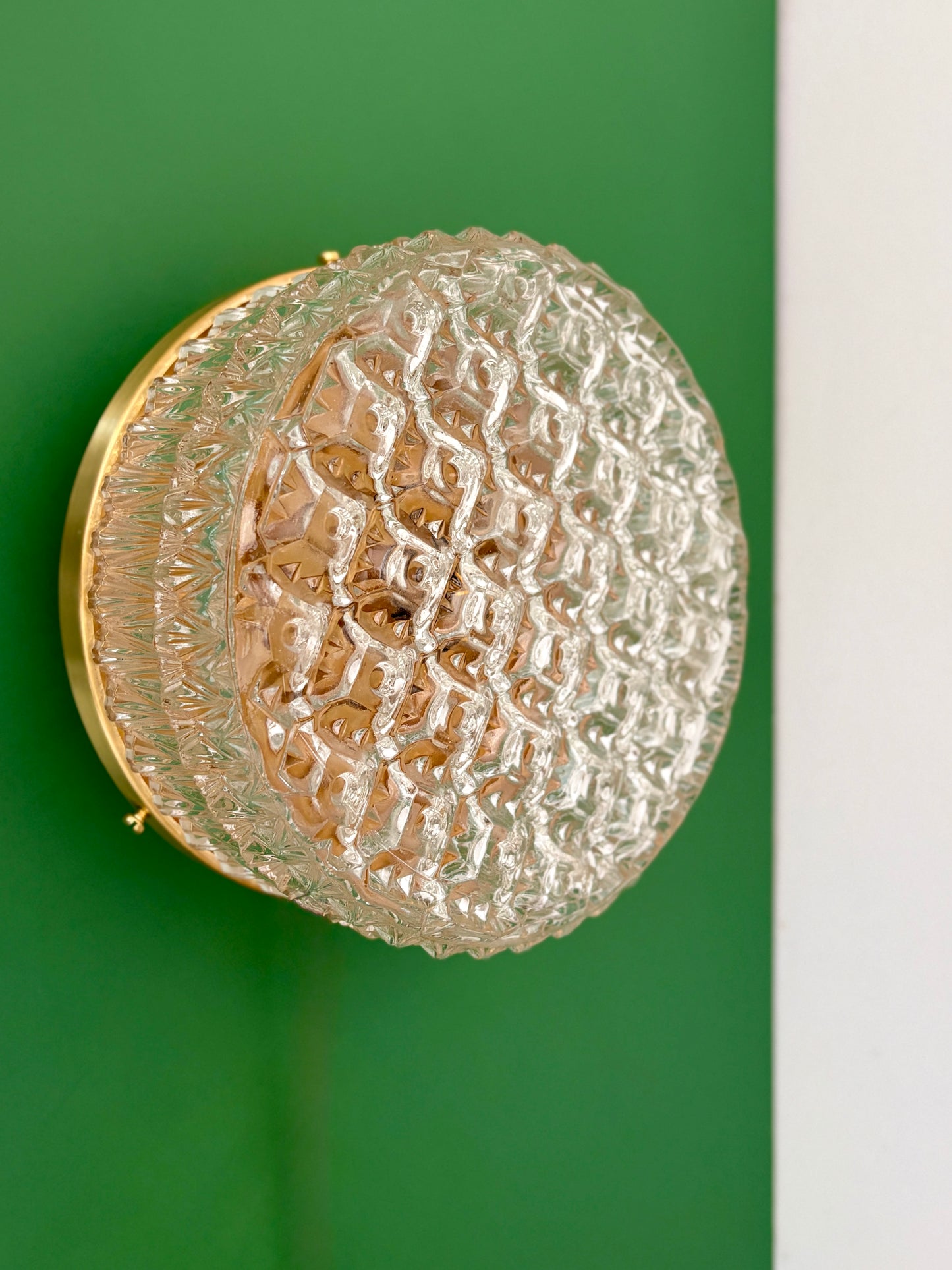 Applique ou plafonnier globe vintage en verre moulé (PLAF12)