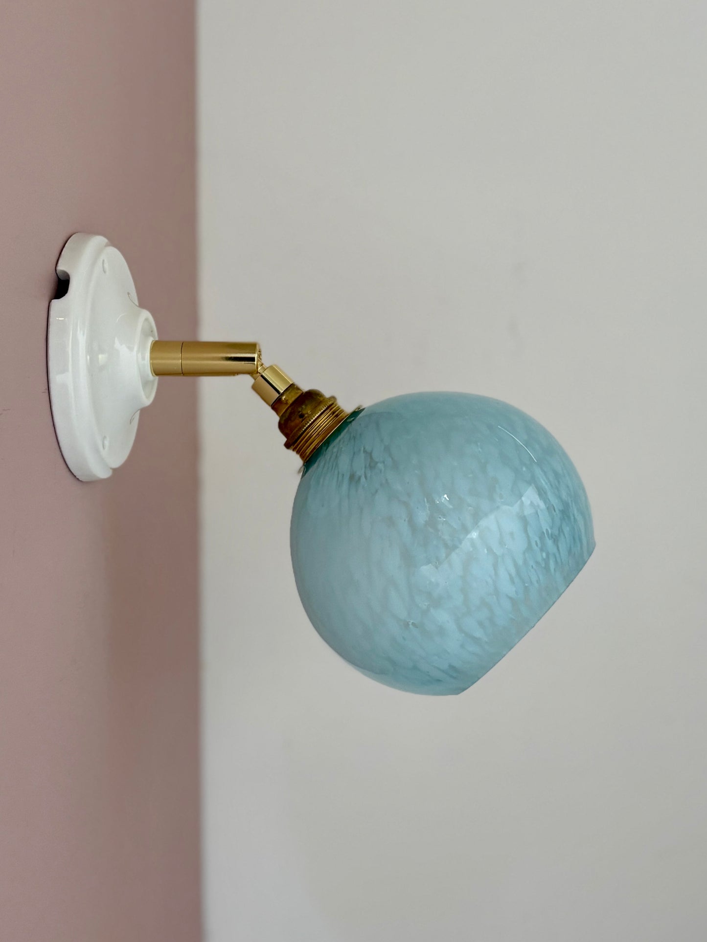 Applique globe vintage en verre de Clichy bleu