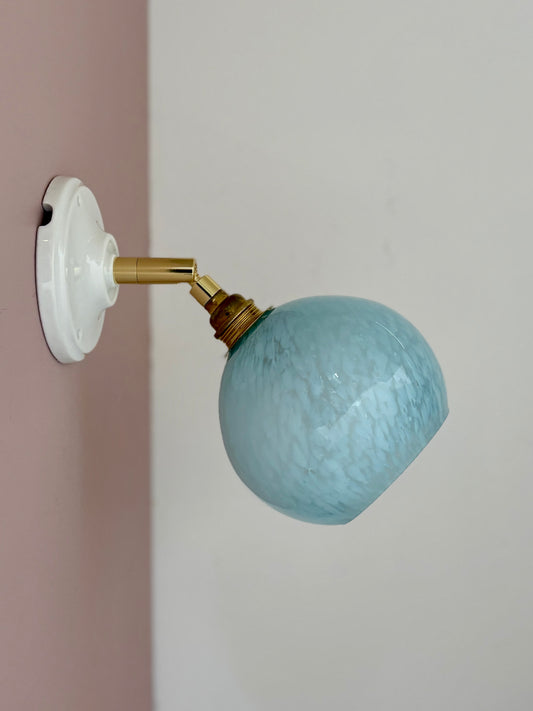 Applique globe vintage en verre de Clichy bleu