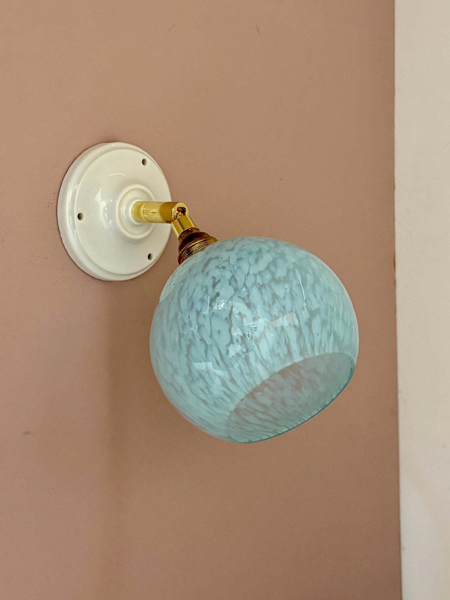 Applique globe vintage en verre de Clichy bleu