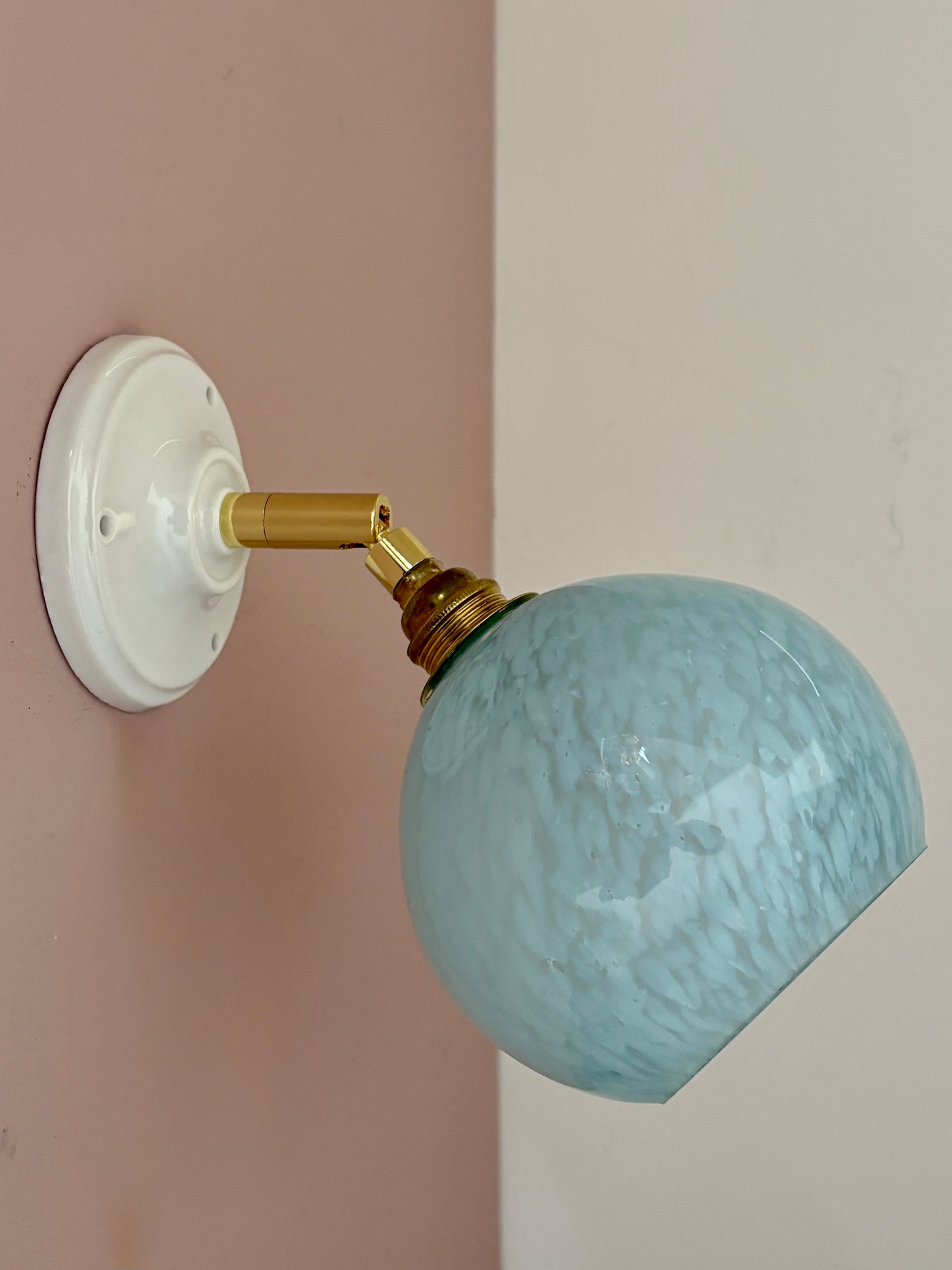 Applique globe vintage en verre de Clichy bleu
