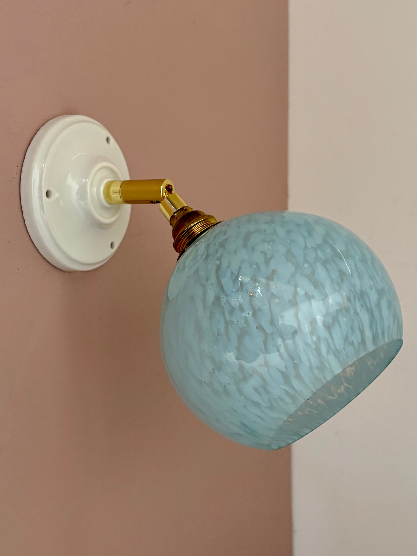 Applique globe vintage en verre de Clichy bleu