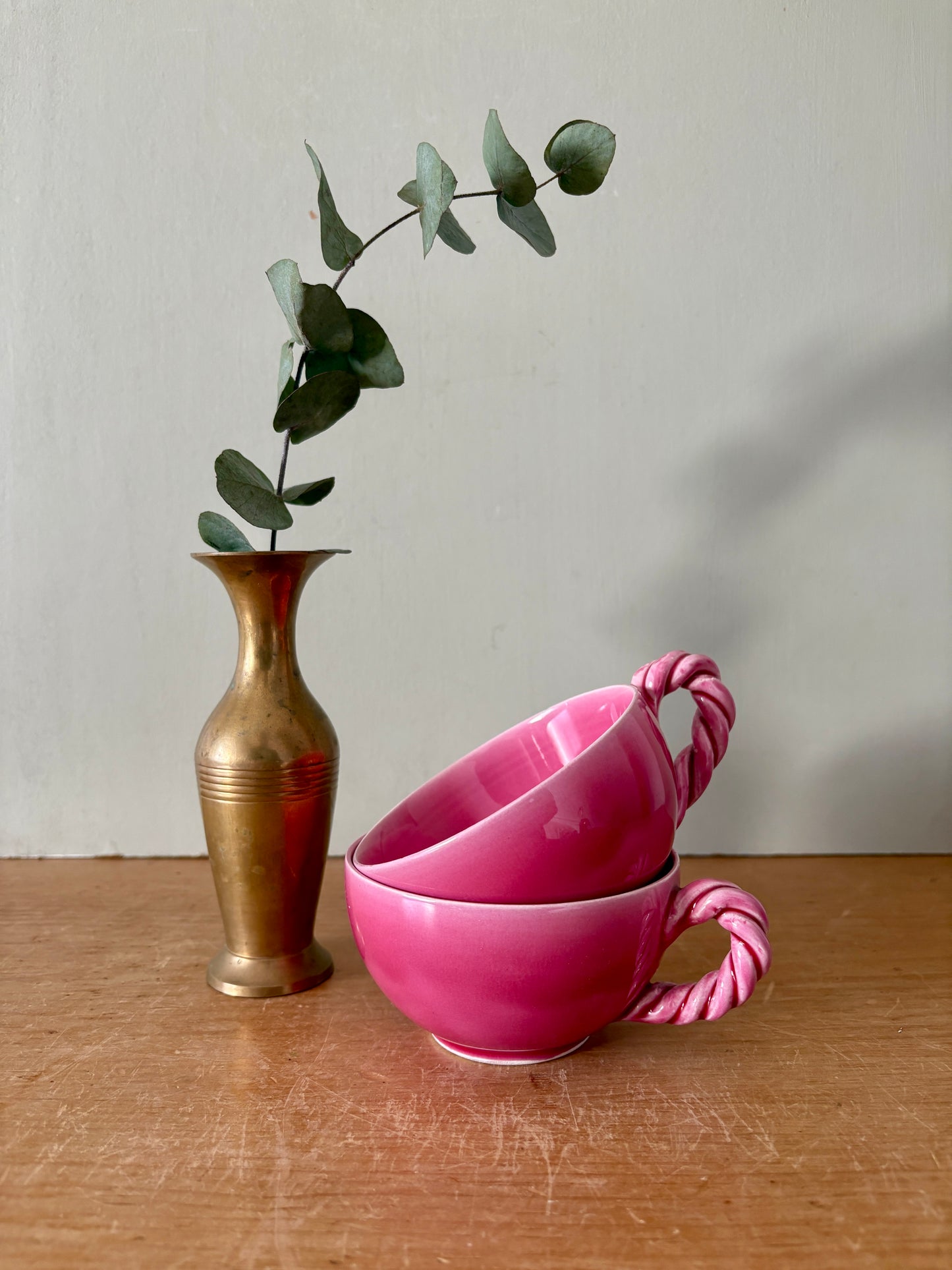 Lot de 2 tasses anciennes en céramique rose