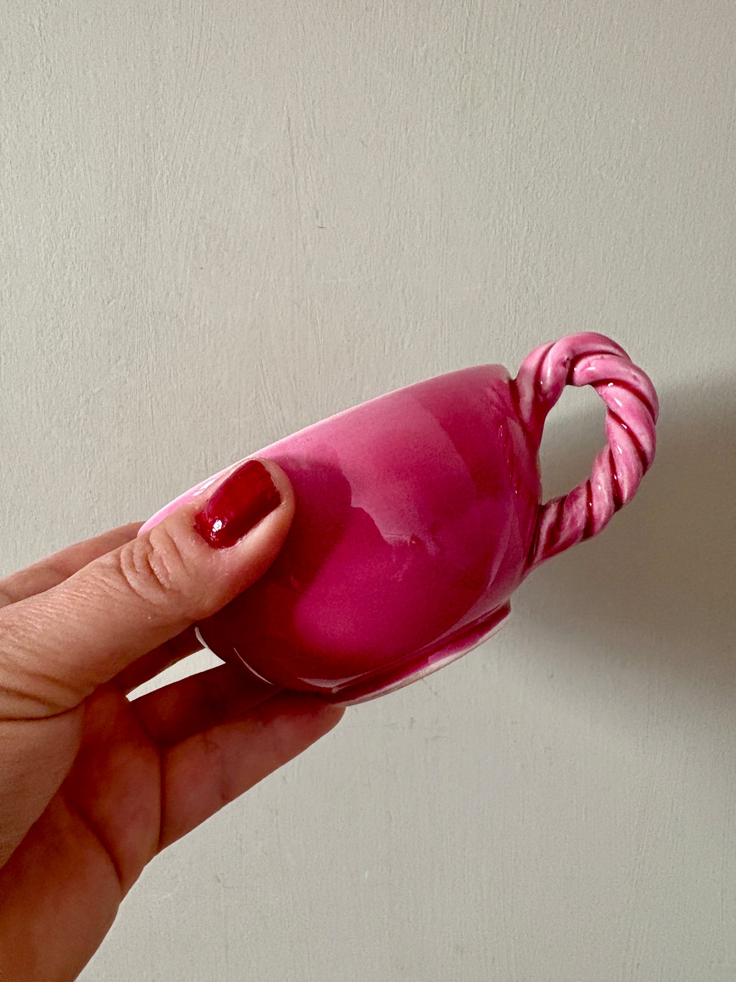 Lot de 2 tasses anciennes en céramique rose