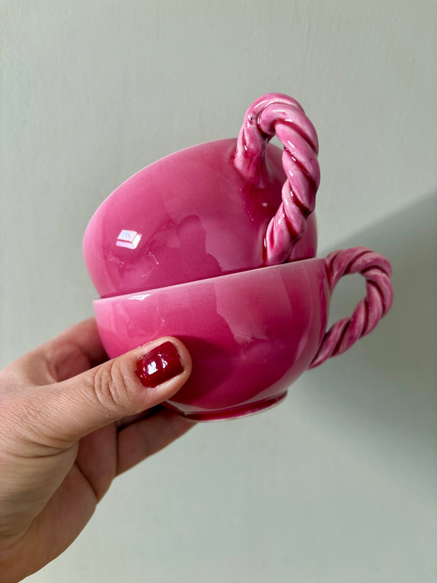 Lot de 2 tasses anciennes en céramique rose