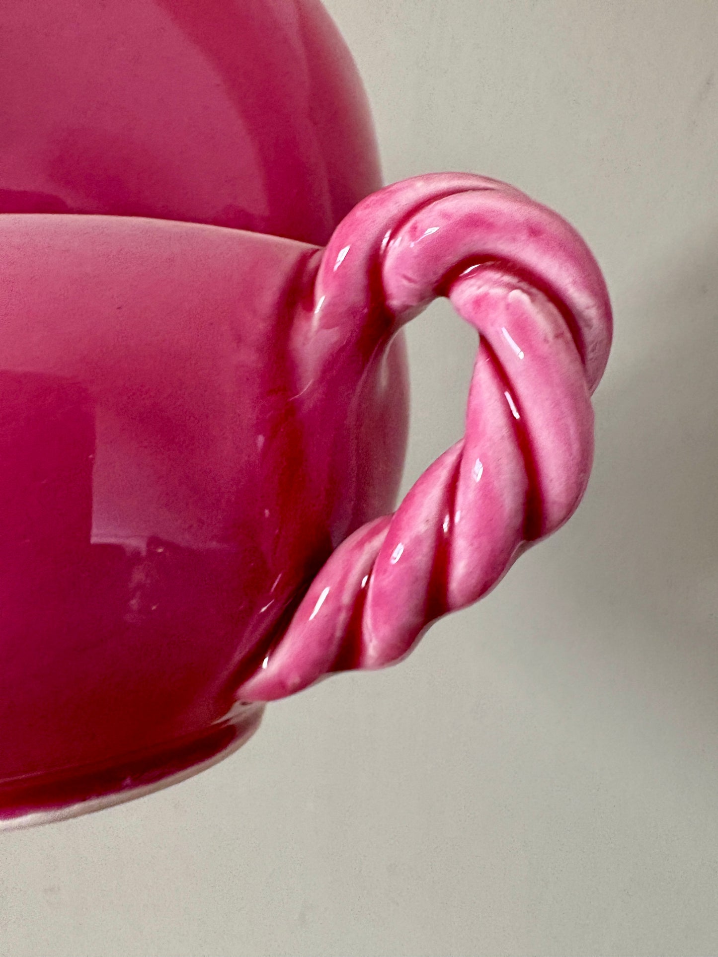 Lot de 2 tasses anciennes en céramique rose