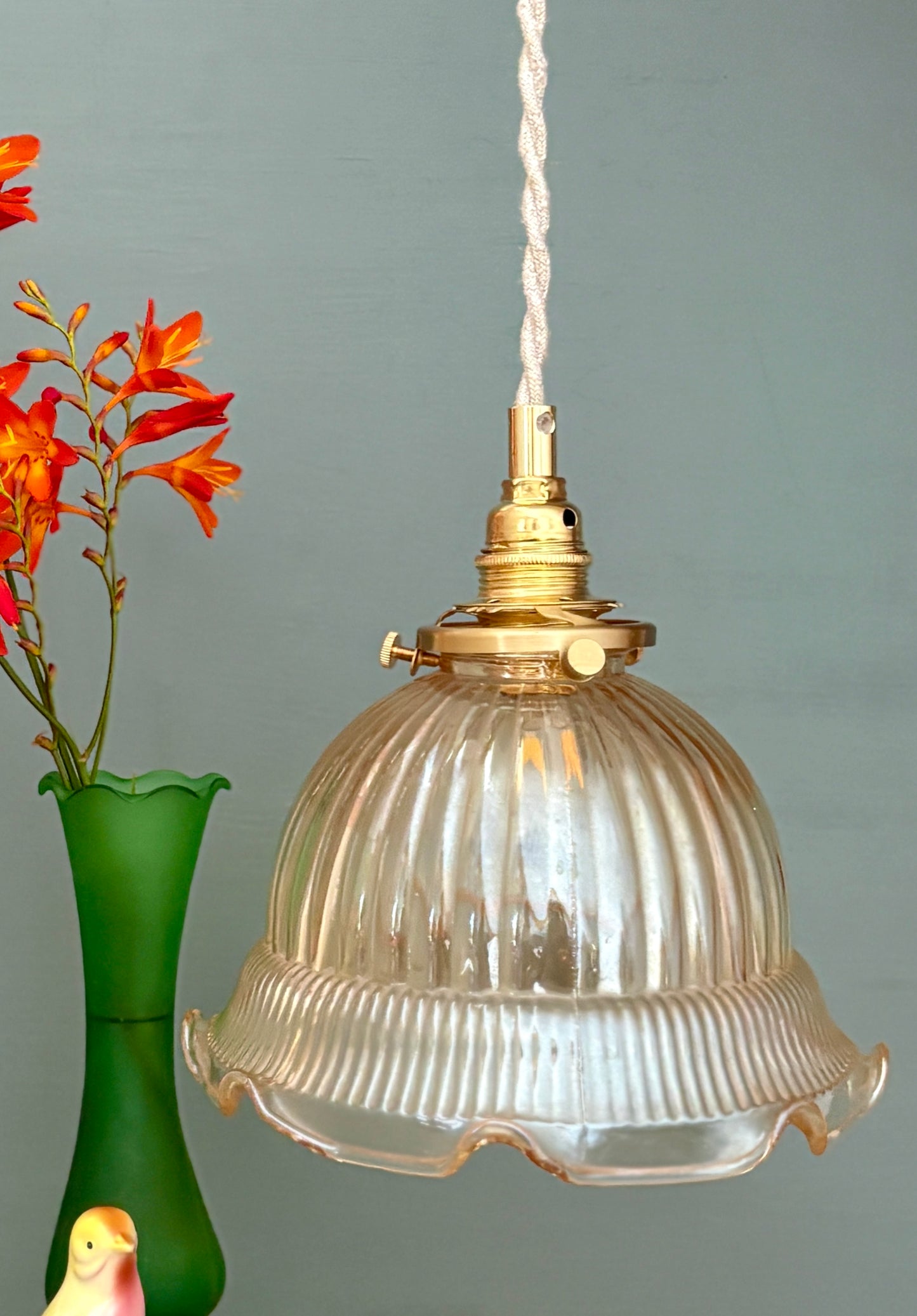 Suspension tulipe vintage en verre ambré