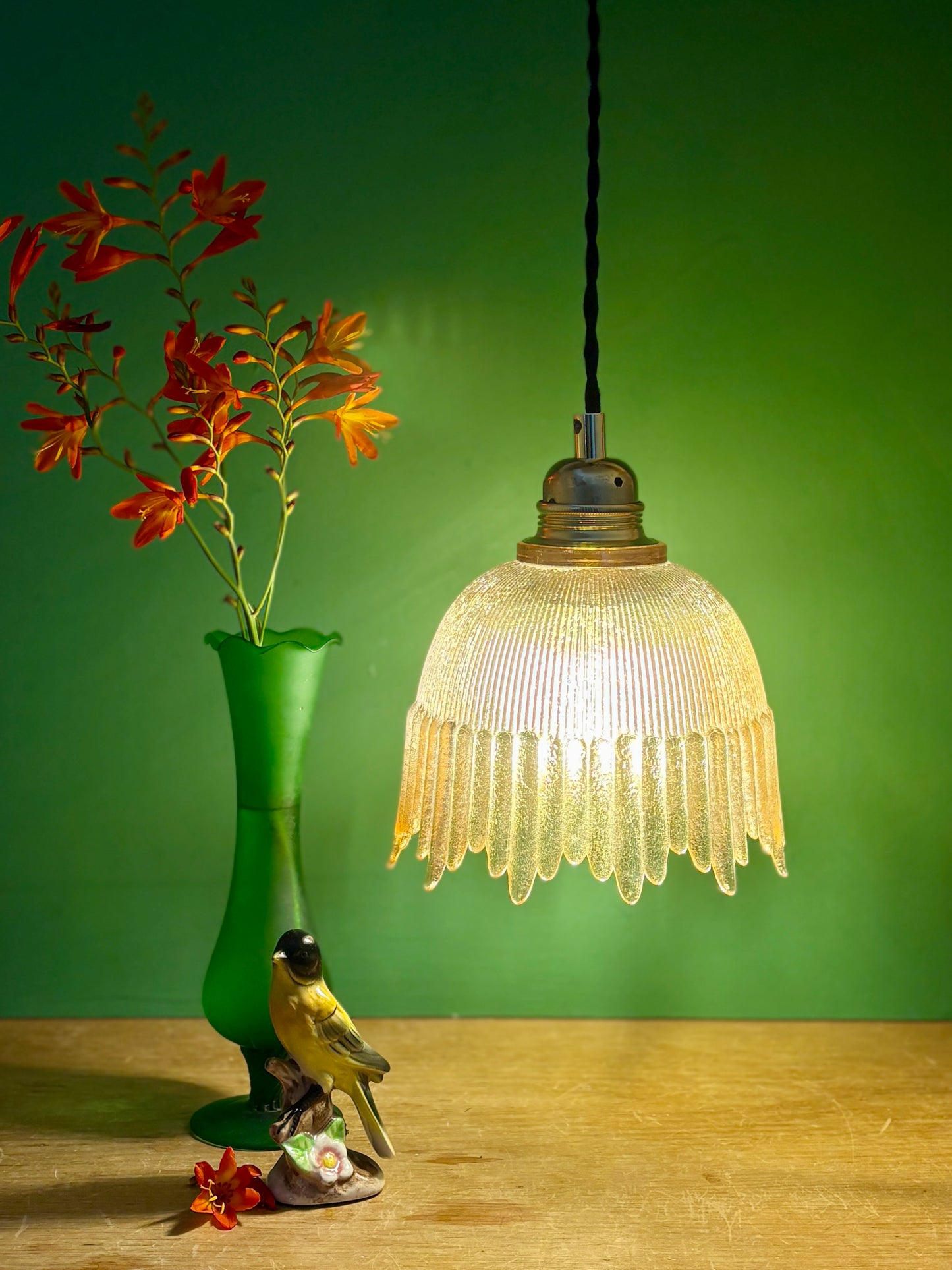 Suspension tulipe vintage en verre ambré (char1)