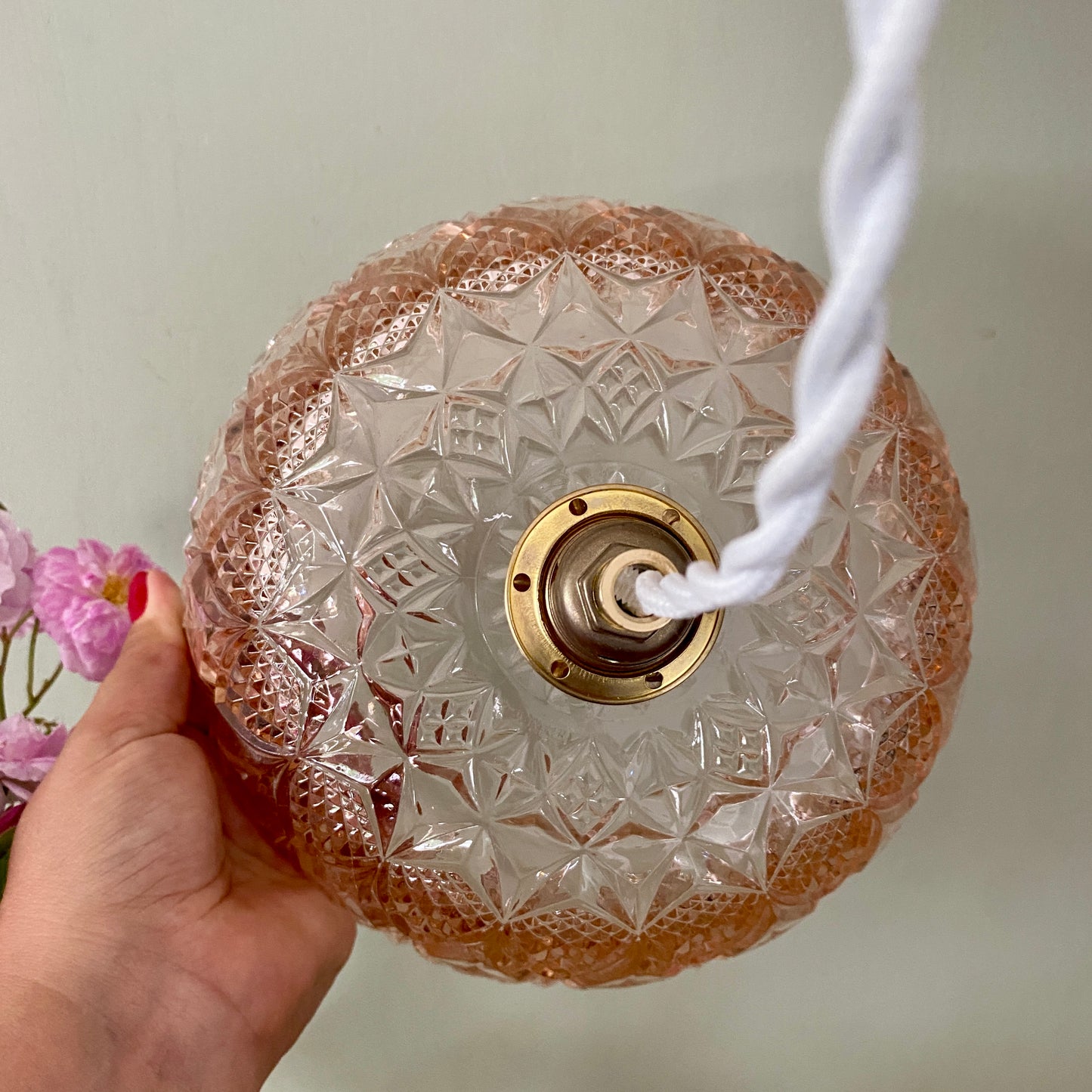 Suspension abat-jour vintage en verre moulé rose - collection vaisselle -