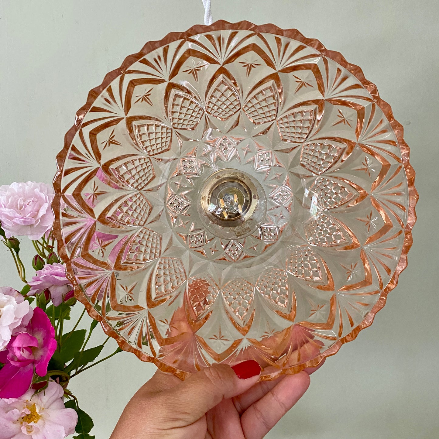 Suspension abat-jour vintage en verre moulé rose - collection vaisselle -