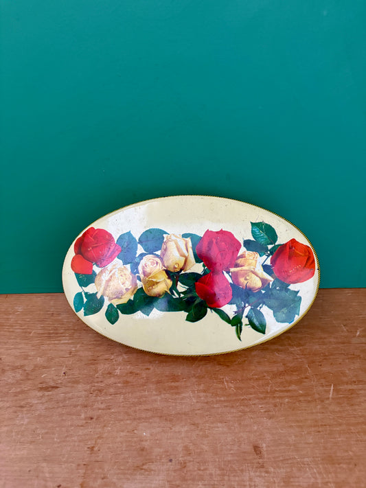 Boîte vintage en métal au décor de fleurs