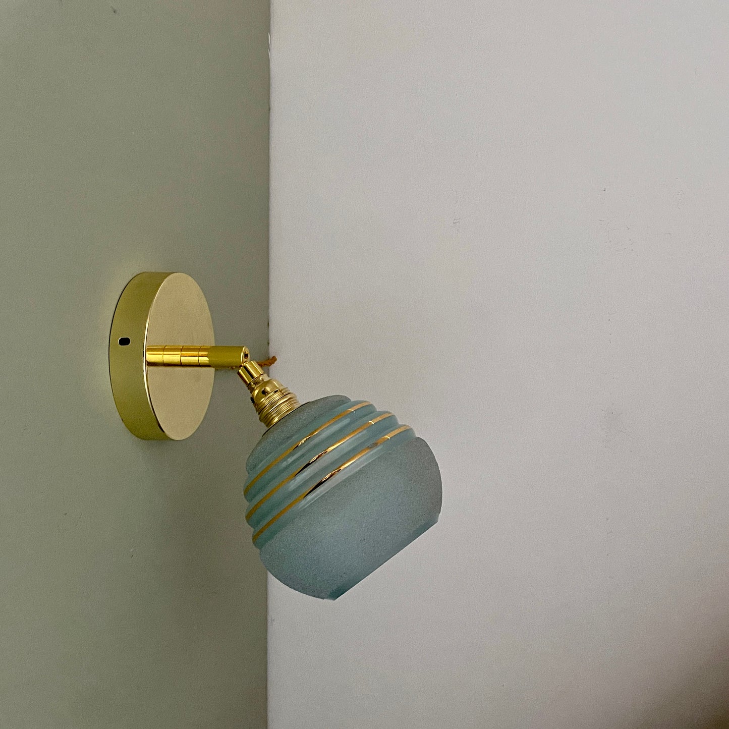 Applique tulipe vintage en verre granité bleu et doré