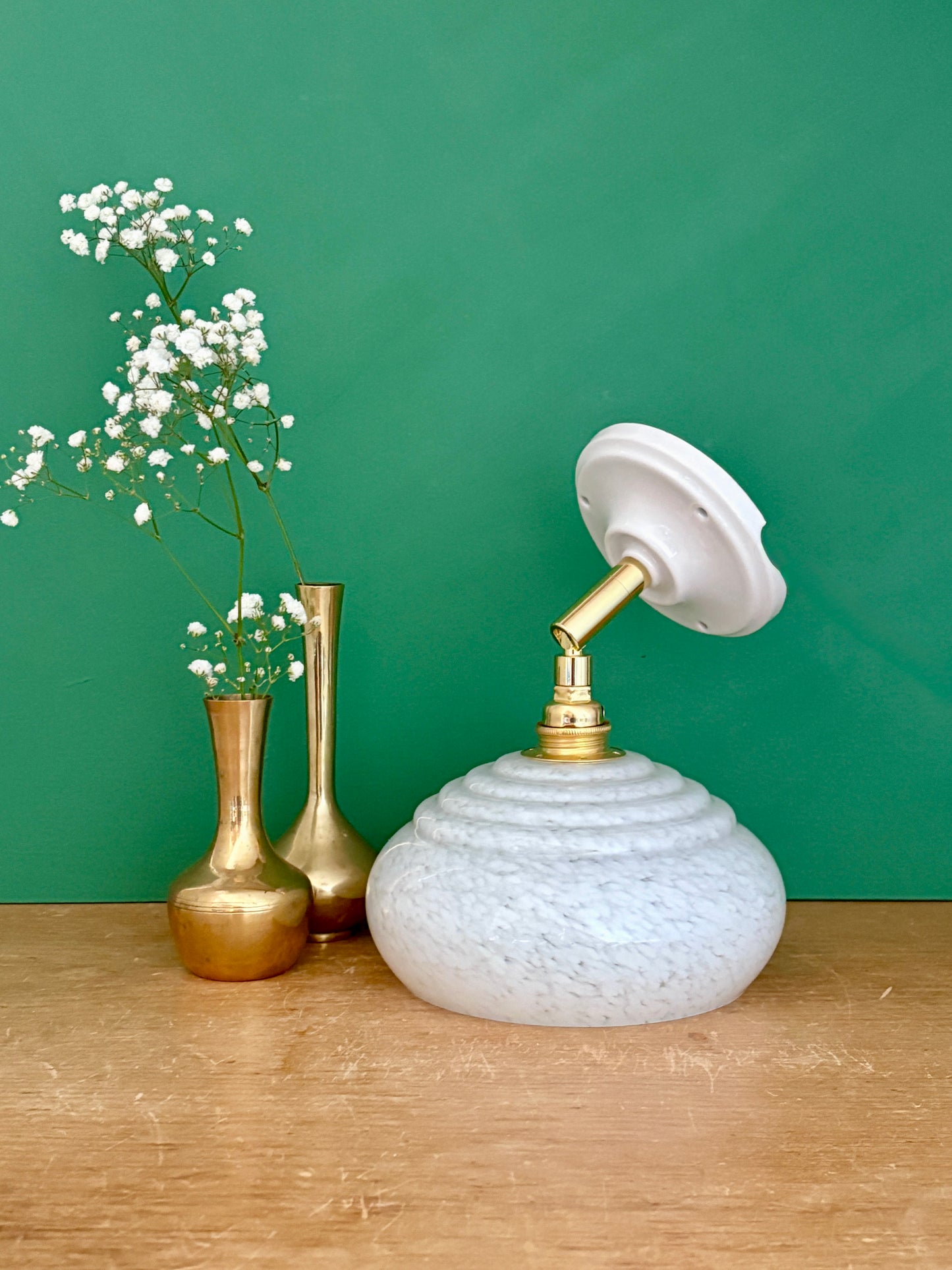 Applique abat-jour vintage en verre de Clichy blanc