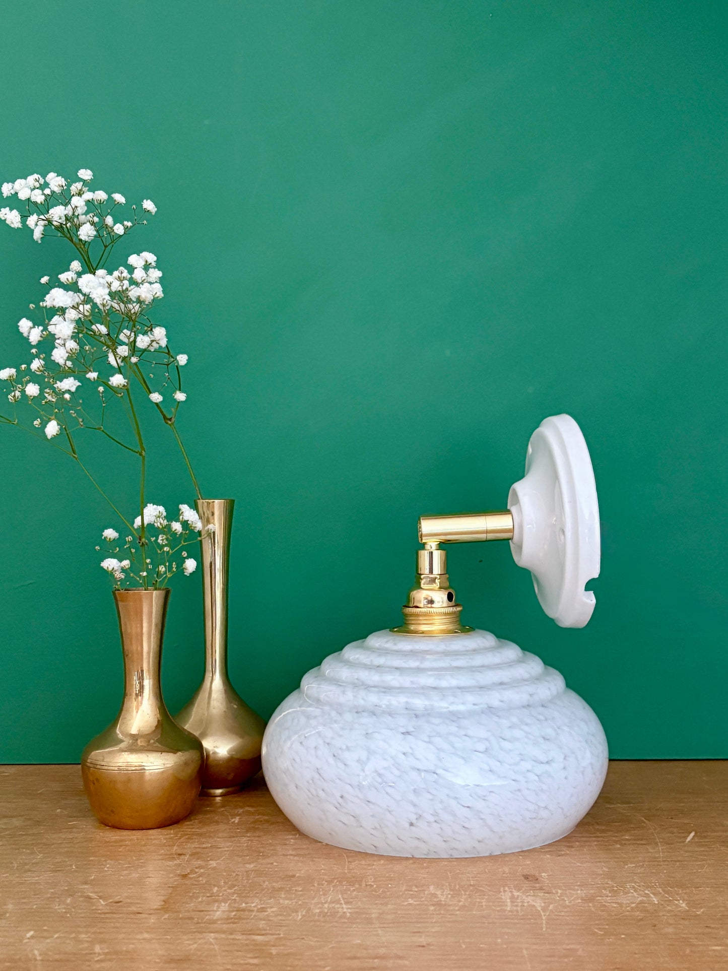 Applique abat-jour vintage en verre de Clichy blanc