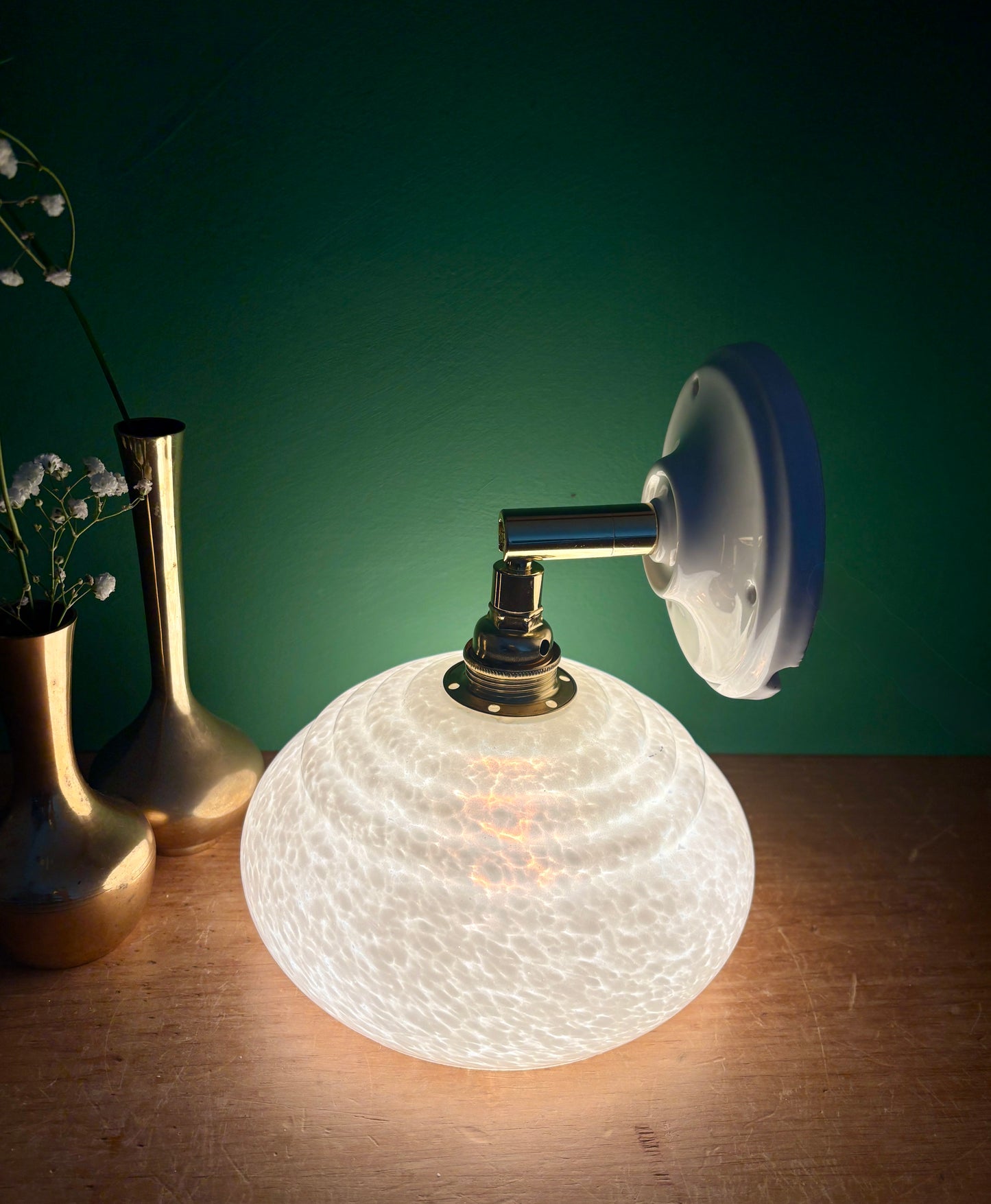 Applique abat-jour vintage en verre de Clichy blanc