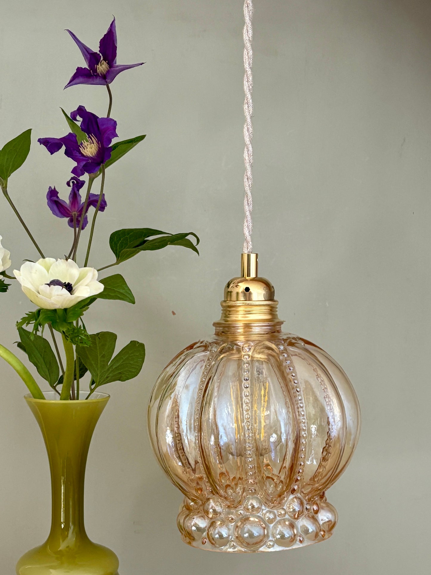 Suspension globe vintage en verre ambré bulle